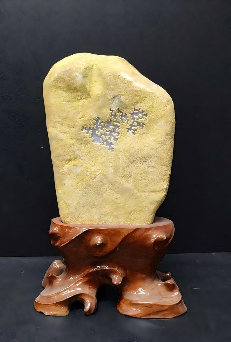 Jadeite Rough Stone: Jadeite Rough Stone: Material is jadeite, natural rough stone with yellow shell, window showing internal texture, length 19cm, width 13cm, weight 1965g; as jadeite raw material, its quality determines