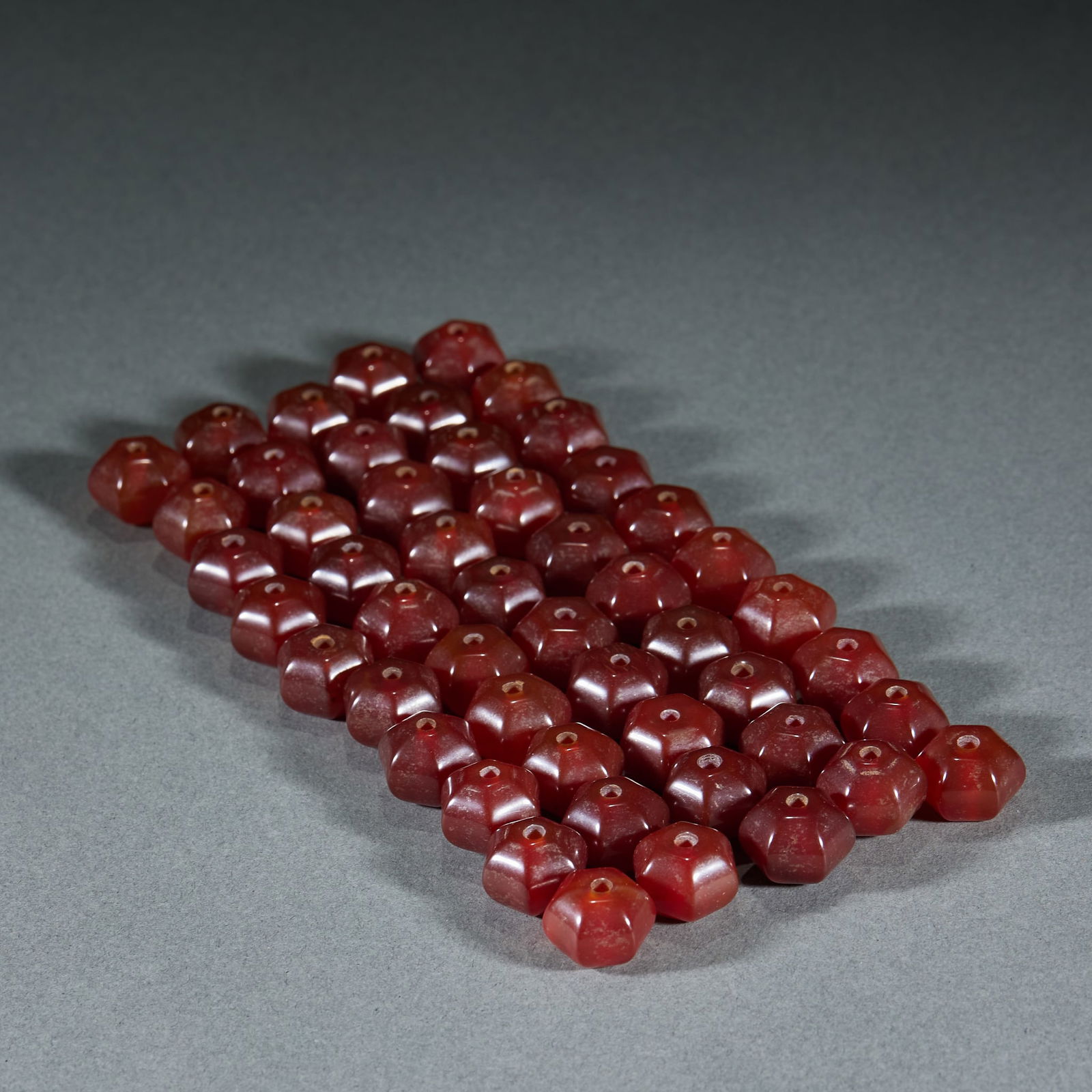 Set of 50 Hexagonal Agate Beads: Set of 50 Hexagonal Agate Beads: Material is agate, 50 pieces in total, single piece diameter 1.5cm, hexagonal shape, ruddy color and warm texture, made via grinding and polishing; agate beads are a t