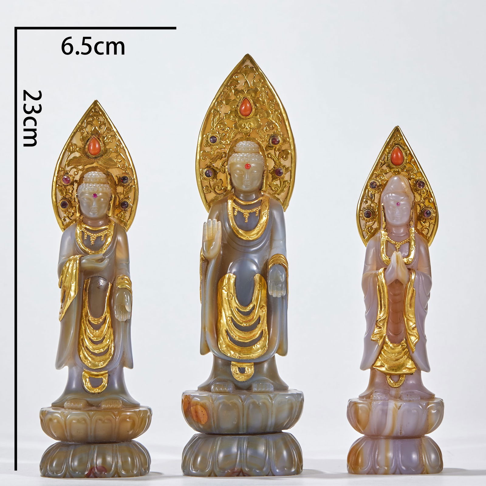 Agate Wrapped in Pure Gold, Three Western Saints: Agate Encased Solid Gold Three Western Saints: Material and craftsmanship: agate encased and inlaid with solid gold, fine workmanship and solemn statues; specifications: max. height 23cm, length