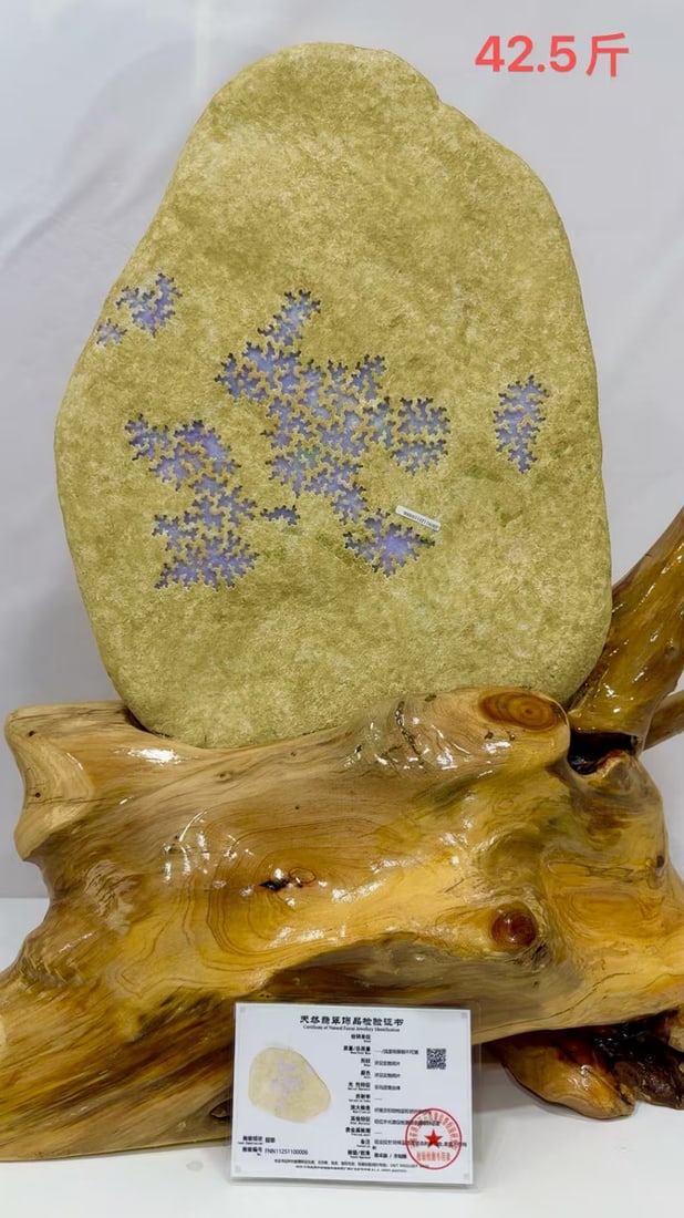 Violet Jadeite Rough Stone: Violet Jadeite Rough Stone: Material and craftsmanship: natural violet jadeite rough stone, rich and pure purple tone, fine jade, bright color at window, warm texture; specifications: height approx. 4