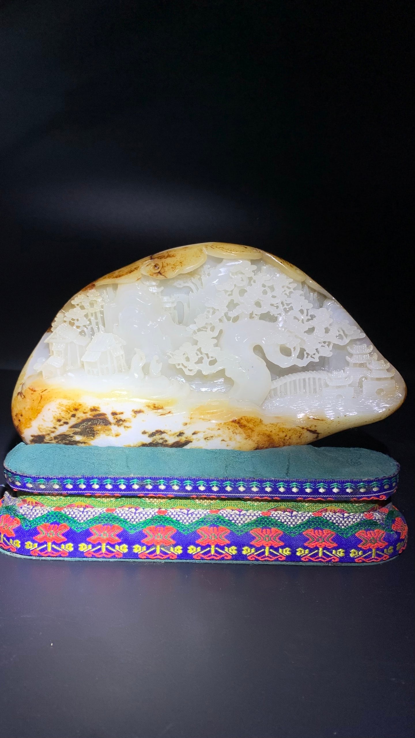 Hetian Jade Mountain Ornament: Hetian Jade Mountain Ornament: Material and craftsmanship: Hetian jade mountain ornament carved with round and openwork carving of landscape and figures, warm and waxy jade, natural skin color;