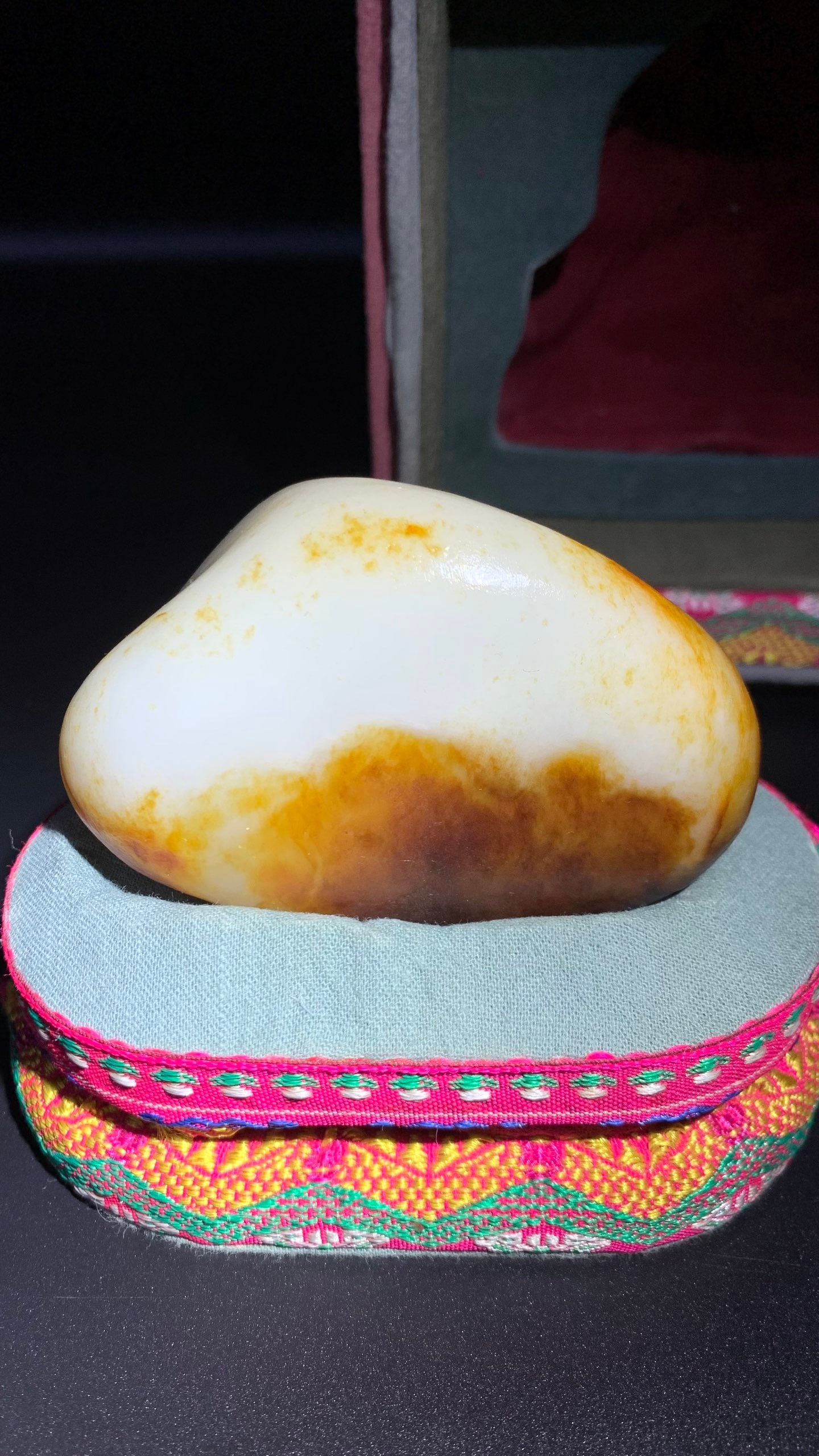 Hetian Seed Jade Rough Stone - 2