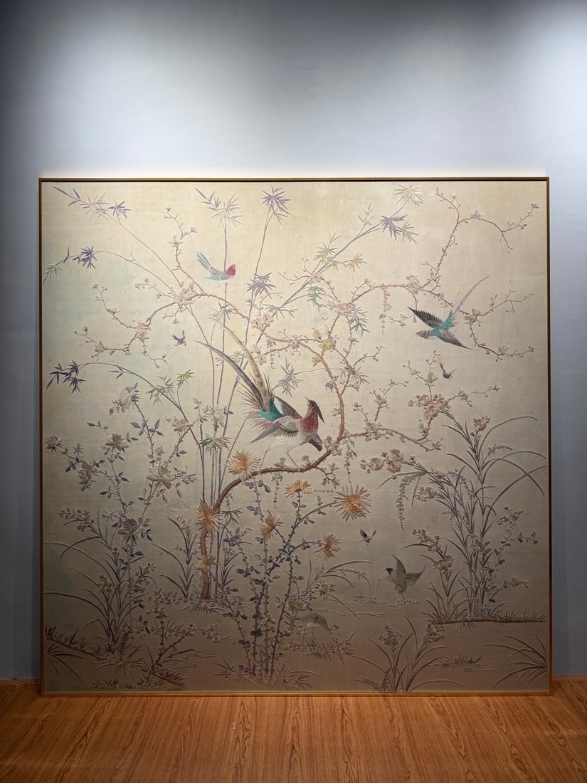 Late Qing-Republic Large Champagne-Yue Embroidery Bright Future: Large Champagne-Colored Yue Embroidery Bright Future , Late Qing-Republic of China: Material and craftsmanship: Yue embroidery, champagne base, embroidered with flowers and birds, delicate and full go