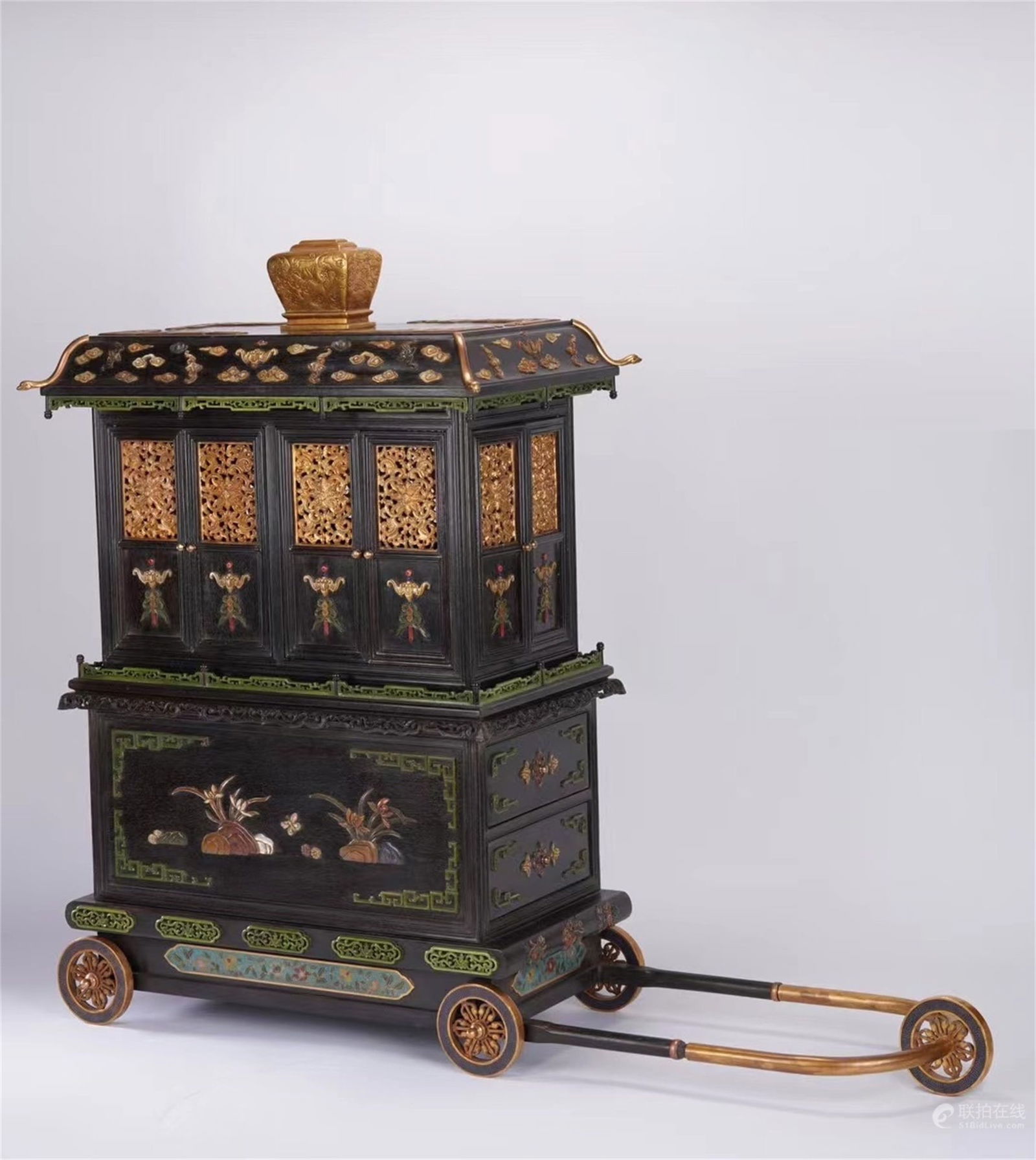 Qing Dynasty Zitan Wood Incense Cart Inlaid with Hundred Treasures & Gilt Interlocking Flowers: Qing Dynasty Zitan Incense Cart Inlaid with Hundred Treasures and Gold Traced Interlocking Flowers: Material and craftsmanship: made of zitan wood, inlaid with hundred treasures and gold tracing, carv