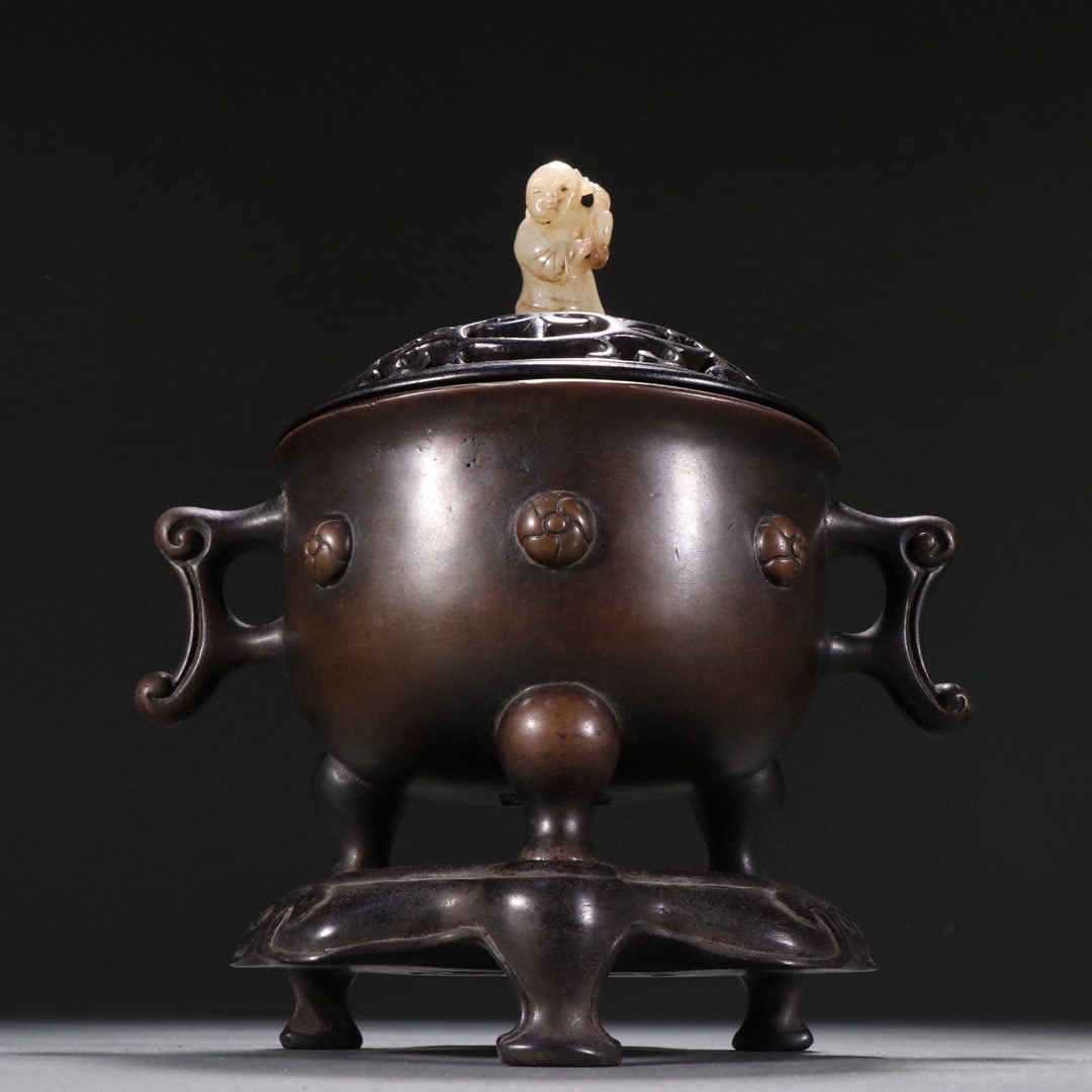 Bronze Double Ruyi Ear Censer, Song Yue Lü Mark: Bronze Censer with Double Ruyi Ears, Mark of Song Yue L?: Material and craftsmanship: bronze casting, double Ruyi ears, body decorated with flower patterns, matched with jade knob lid, clear mark;