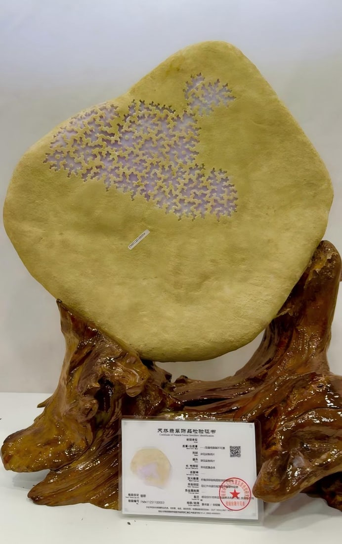 Violet Jadeite Rough Stone: Violet Jadeite Rough Stone: Material and craftsmanship: natural jadeite, elegant and warm violet color, with wooden base, with natural jadeite ornament inspection certificate; specifications: overall