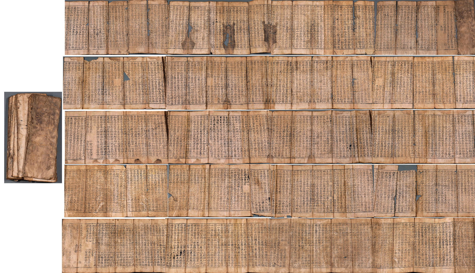 Volume 3 of Mahayana Great Compassion Dharani Sutra (100 Pages): Northern Song Chongning Canon Edition Volume 3 Mahapratimoksha Sutra: Paper woodblock printed album sutra with 100 pages, engraved in Yihai Year of Yuanfeng, neat characters, aged yellow paper and