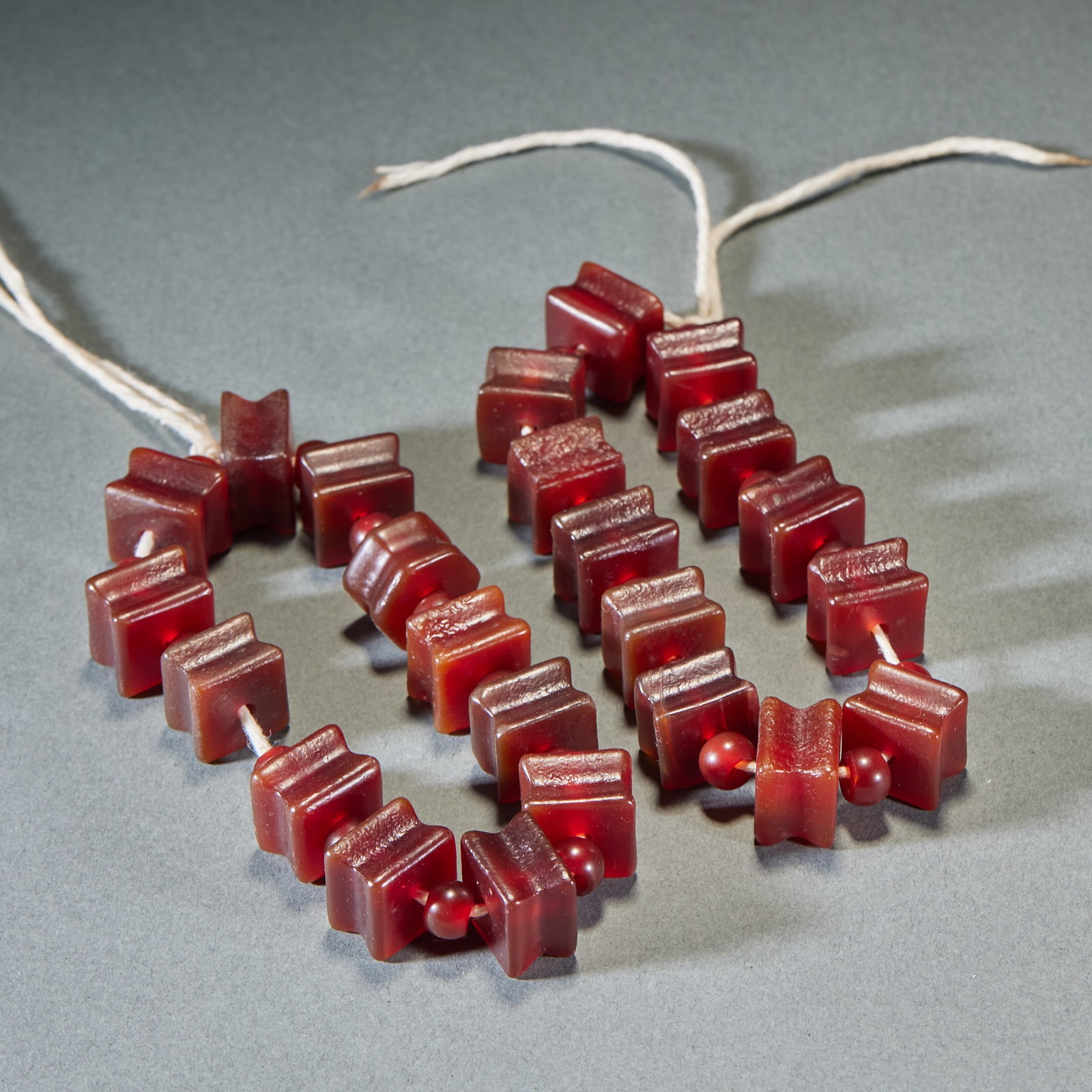 A pair of agate four-edged waisted bead bracelets (1 of 5)