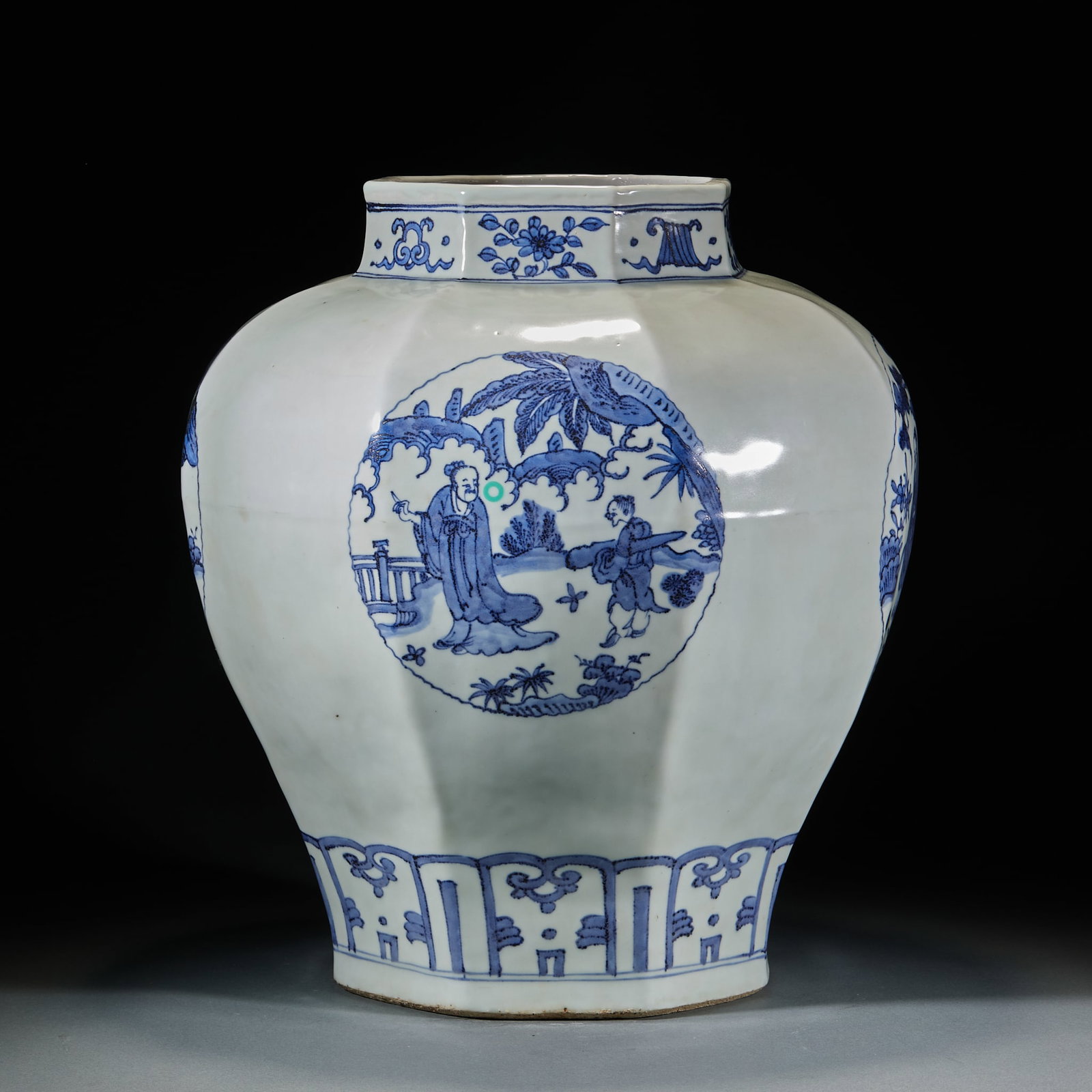 Ming Longqing Figured Openwork Jar - 2