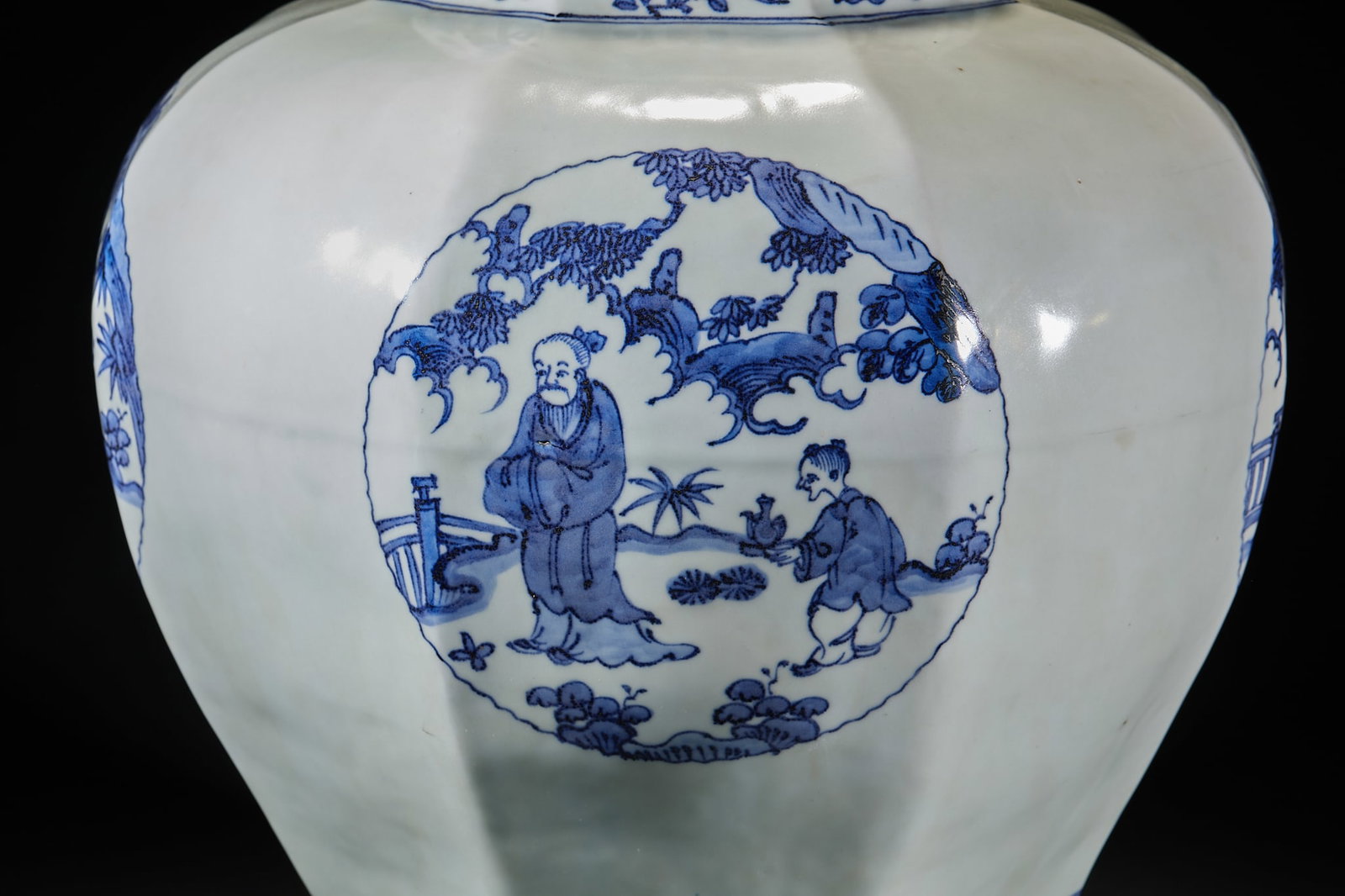 Ming Longqing Figured Openwork Jar - 7