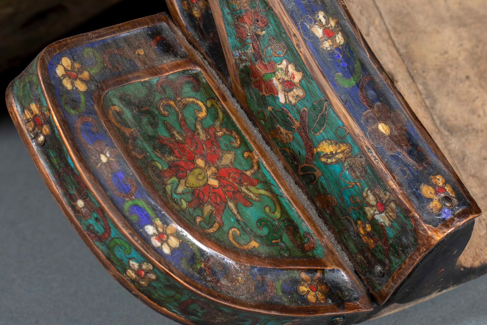 Cloisonne Saddle - 2