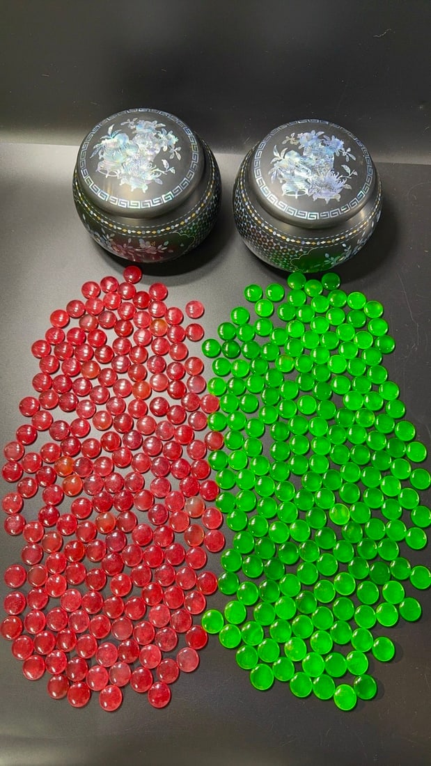 Complete Set of 361 Jadeite Go Stones: Complete Set of 361 Jadeite Go Stones: Material is natural jadeite in red and green. Hand-polished into round go stones, 361 pieces in total, with lacquer chess jars inlaid with mother-of-pearl.