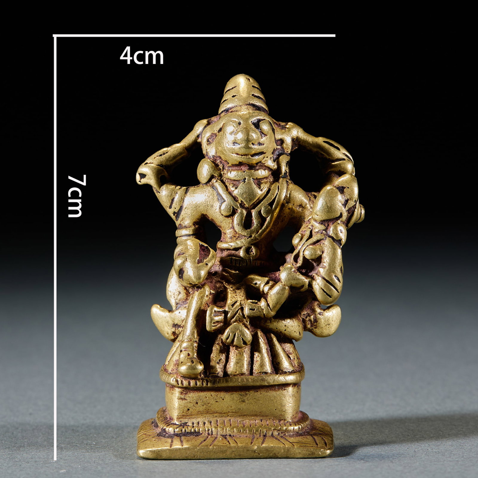 Indian Bronze Hanuman Statue: Indian Bronze Hanuman Statue: Material is bronze. Crafted with lost-wax casting of Hanuman in Indian mythology, dignified expression. Size: Height 7cm, Length 4cm, Width 4cm, Weight 151g. Cultural