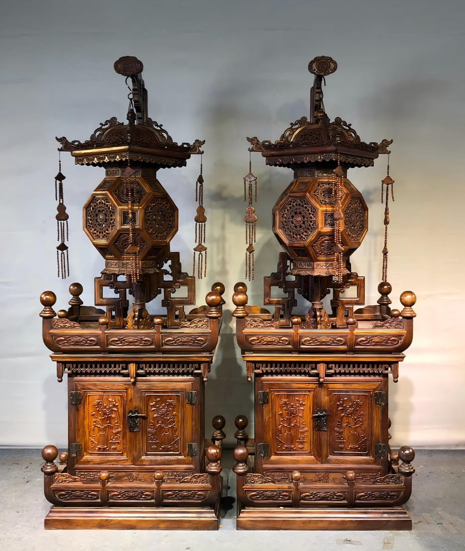 Huanghuali Palace Lantern (1 of 8)