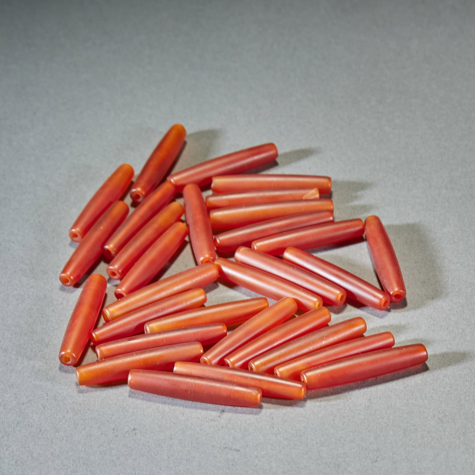 Agate Straight Tube Beads, 30 pieces: Agate Straight Tube Beads (30 pieces): Material is natural red agate, hand-polished and drilled into straight tube shape, warm and transparent color with natural old patina, 30 pieces preserved