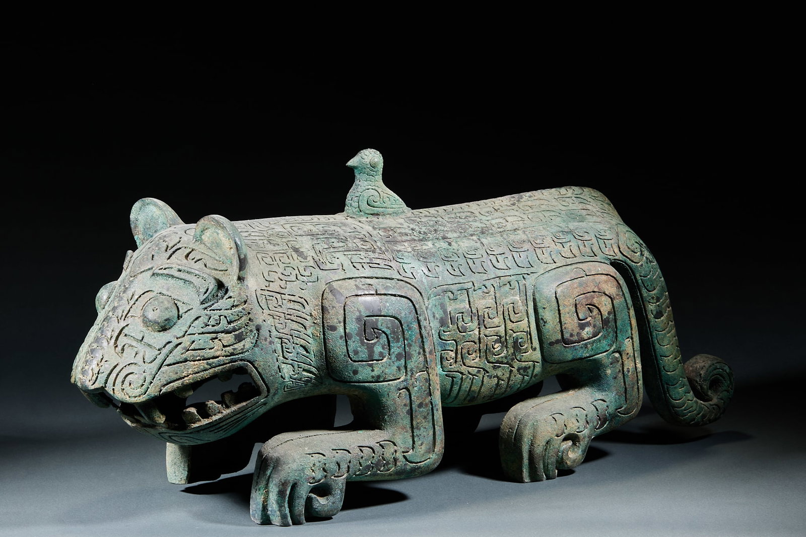 Bronze Auspicious Tiger Beast: Bronze Auspicious Tiger Beast: Cast in bronze into ferocious tiger shape with primitive patterns and imposing momentum. Specifications: height 24.5cm, length 52cm, width 17cm. Cultural value: The tige