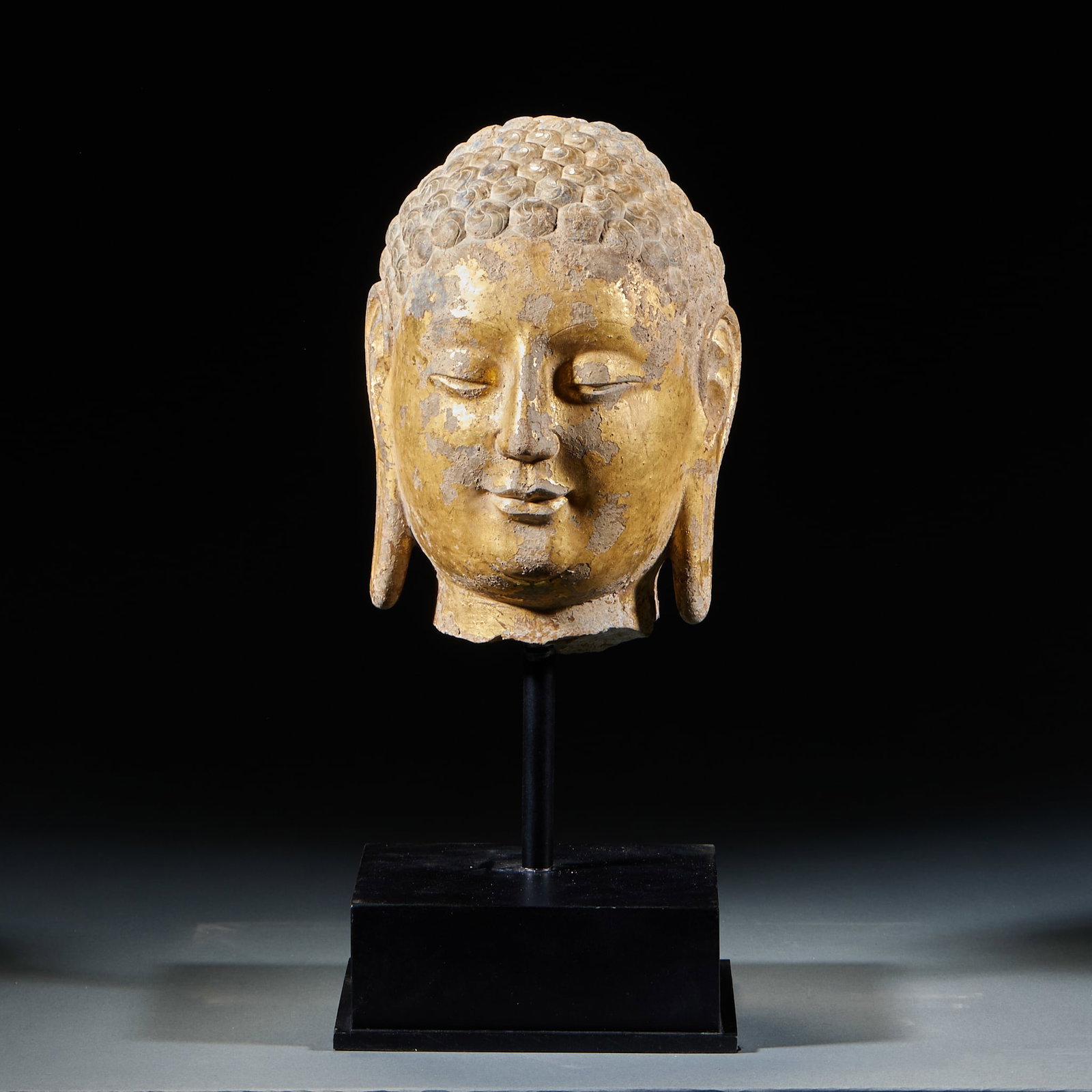 Bluestone Gilded Guanyin Head: Bluestone Gilded Guanyin Head: Bluestone carved Guanyin head with gilded facial decoration and dignified demeanor. Specifications: height 22cm, length 15cm. Cultural value: The stone carved Guanyin he
