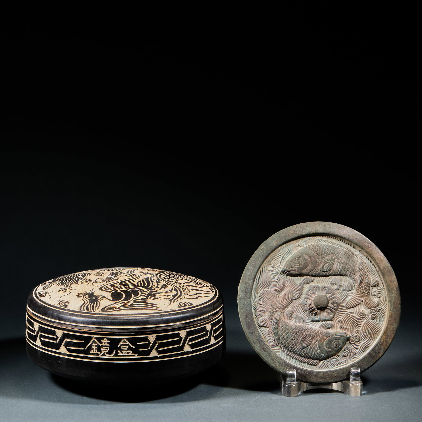 Double Fish Bronze Mirror with Original Box (1 of 9)