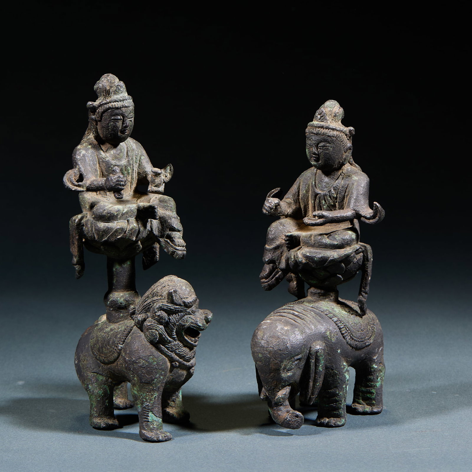 Bronze Manjushri and Samantabhadra Statue Set: Bronze Manjushri and Samantabhadra Statue Set: Mature bronze casting craft with flowing robe lines and distinct iconographic features. Single statue: height 15cm, length 8cm, width 6cm, delicate