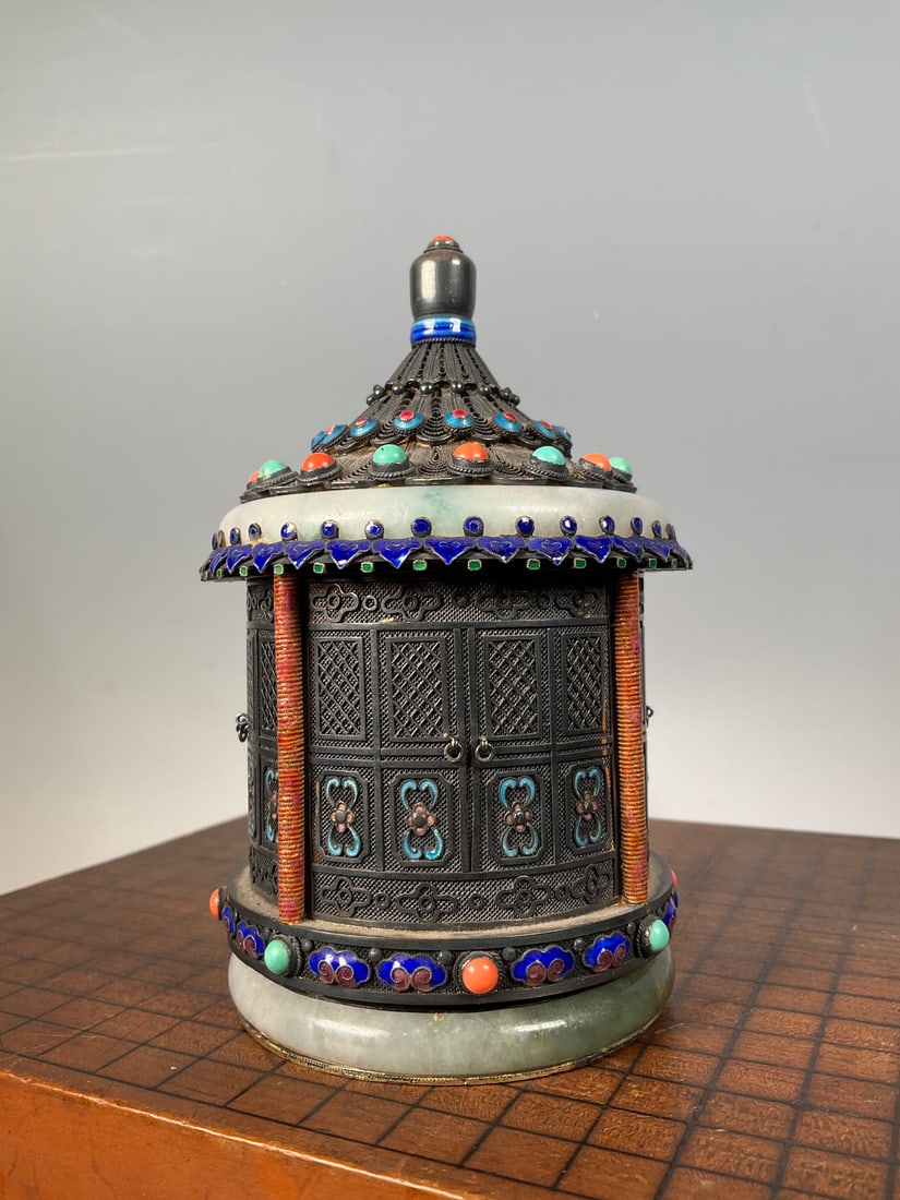 Pure Silver Gilt Filigree Gem Inlaid Pavilion Landscape Tea Caddy: Pure Silver Gilt Filigree Gem Inlaid Pavilion Landscape Tea Caddy: Pure silver crafted with filigree and gem inlay techniques, carved with pavilion landscape and Eight Treasures patterns in exquisite