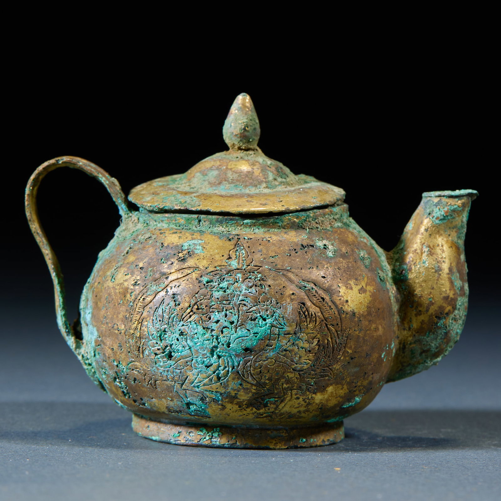Bronze Pot: Bronze Pot: Ancient cast bronze craft with minimalist body patterns and natural aged patina. Height 6cm, length 8cm, width 5.5cm, weight 64g. Delicate and compact, serving as an ancient miniature wine