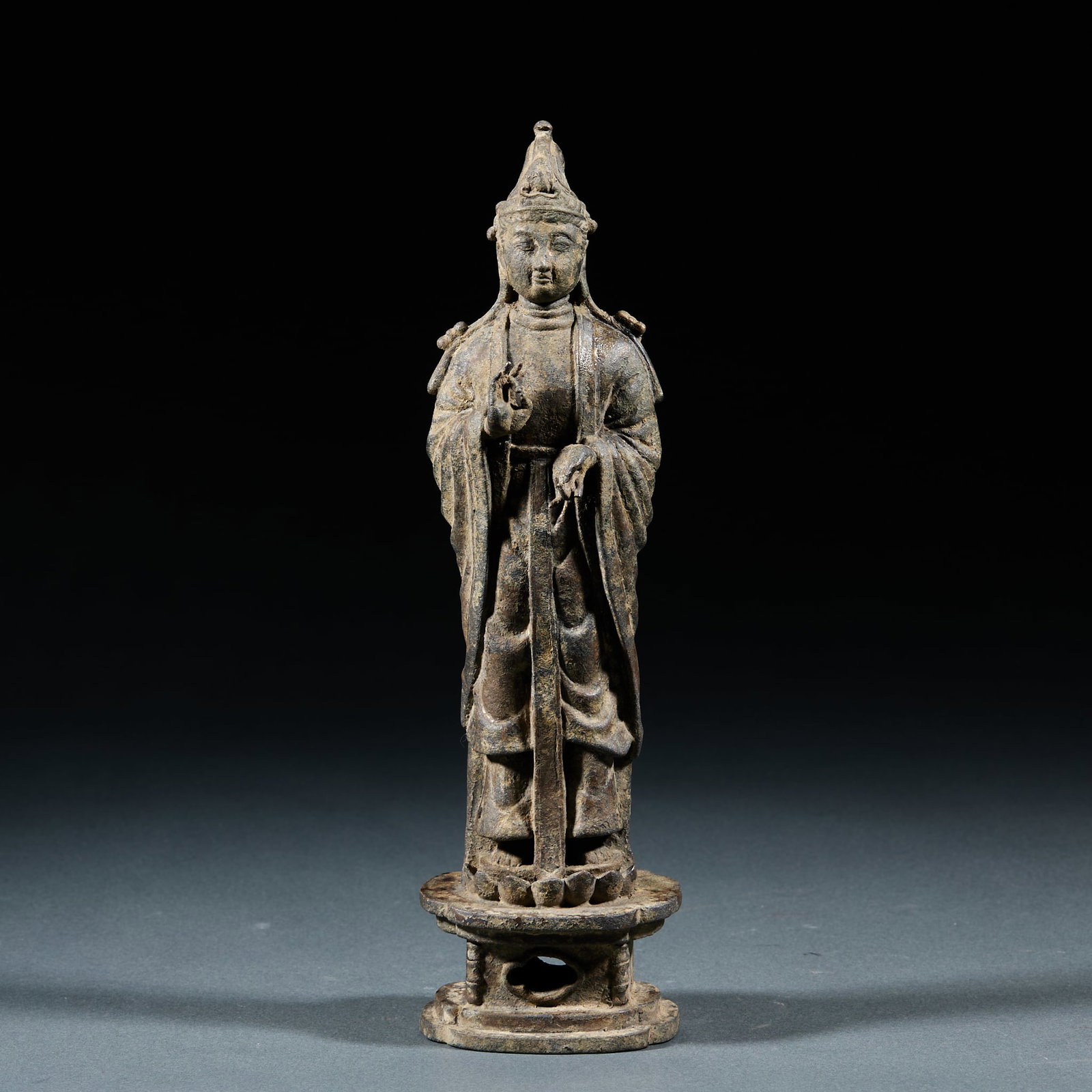 Bronze Standing Guanyin Statue: Bronze Guanyin Standing Statue: Simply cast bronze with dignified Guanyin iconography and flowing robe lines, bearing mild natural patina. Height 20cm, length 5.6cm, width 4.9cm. A folk enshrinement s