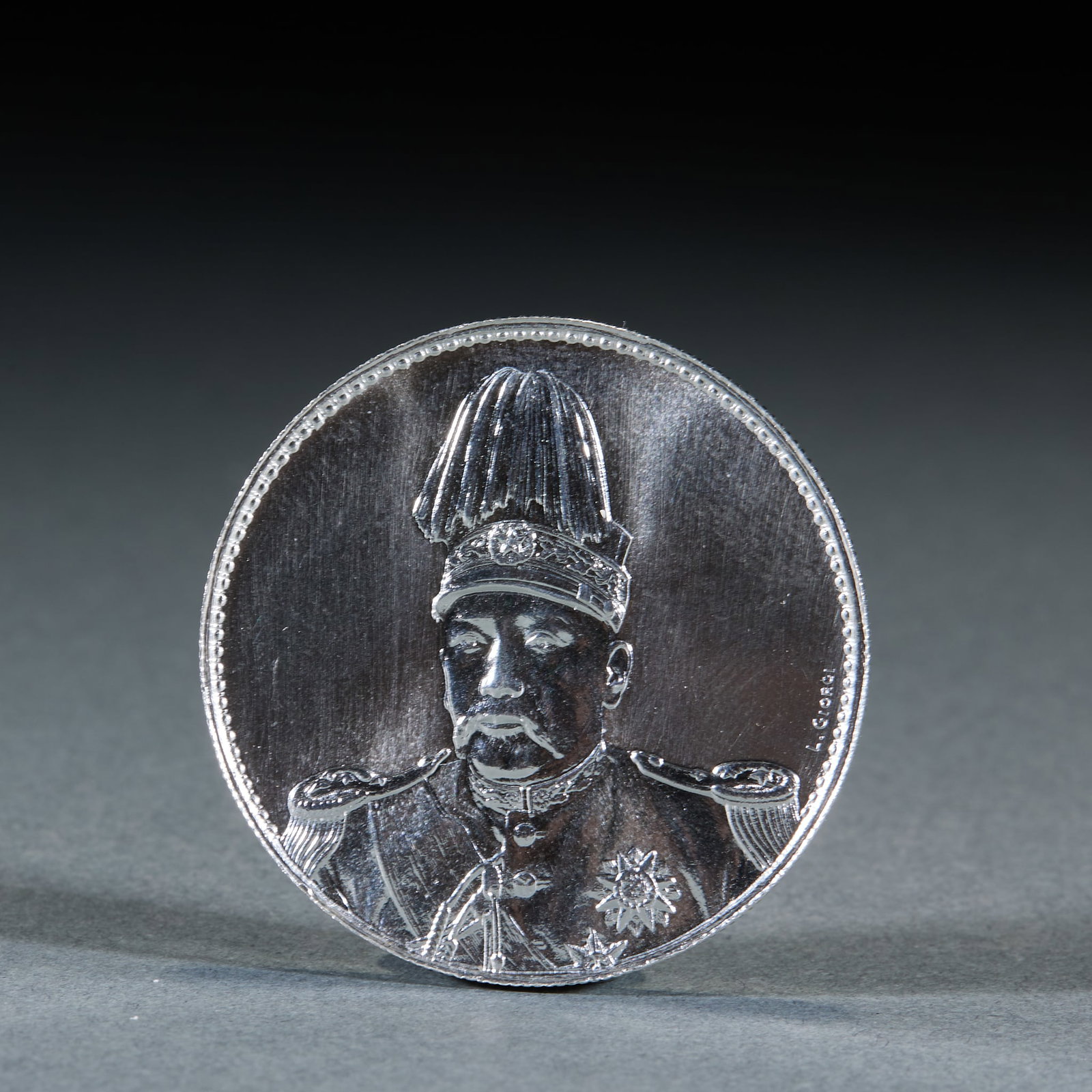 Republic of China Commemorative Silver Dollar, Uncirculated: Republic of China Founding Commemorative Coin (Yuan Shikai Portrait): Uncirculated mirror finish edition. Diameter 3.9cm, weight 27g. A pivotal silver commemorative coin of the Republican era with ext