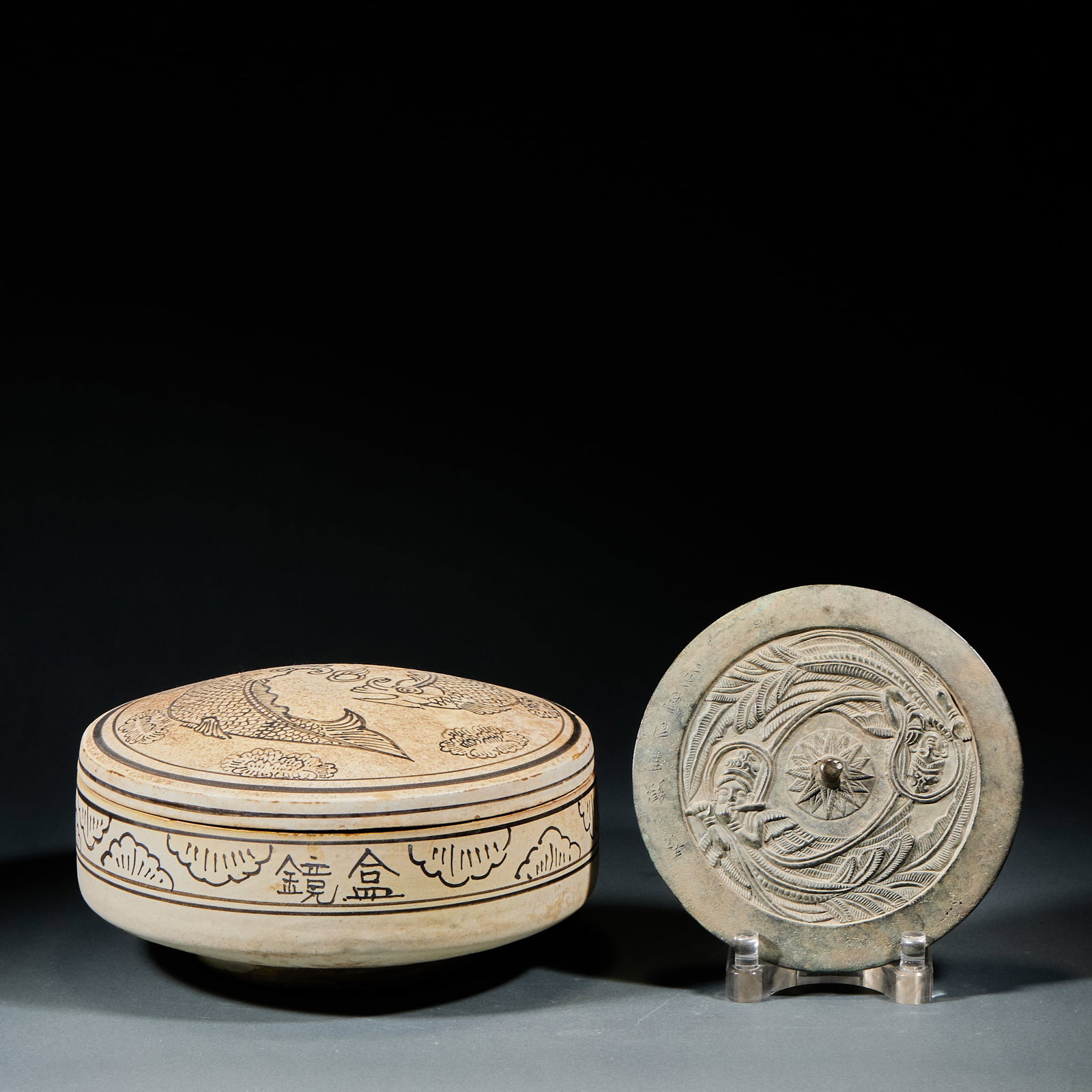 Flying Apsaras Bronze Mirror Box Set: Flying Apsaras Bronze Mirror Box Set: Standard cast bronze with fluid flying apsaras relief patterns and natural patina. Mirror diameter 17cm, perfectly preserved in original box. A fine ancient bronz
