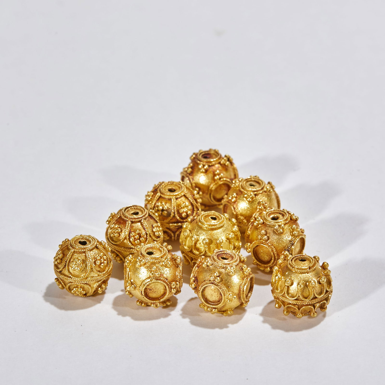 Pure Gold Spacer Beads, 10 Pieces: Pure Gold Spacer Beads (10 Pieces): Pure gold crafted with smooth round bead shape and fine workmanship, pure genuine gold quality. Single bead diameter 1.1cm; total weight 26g. Ancient gold ornament