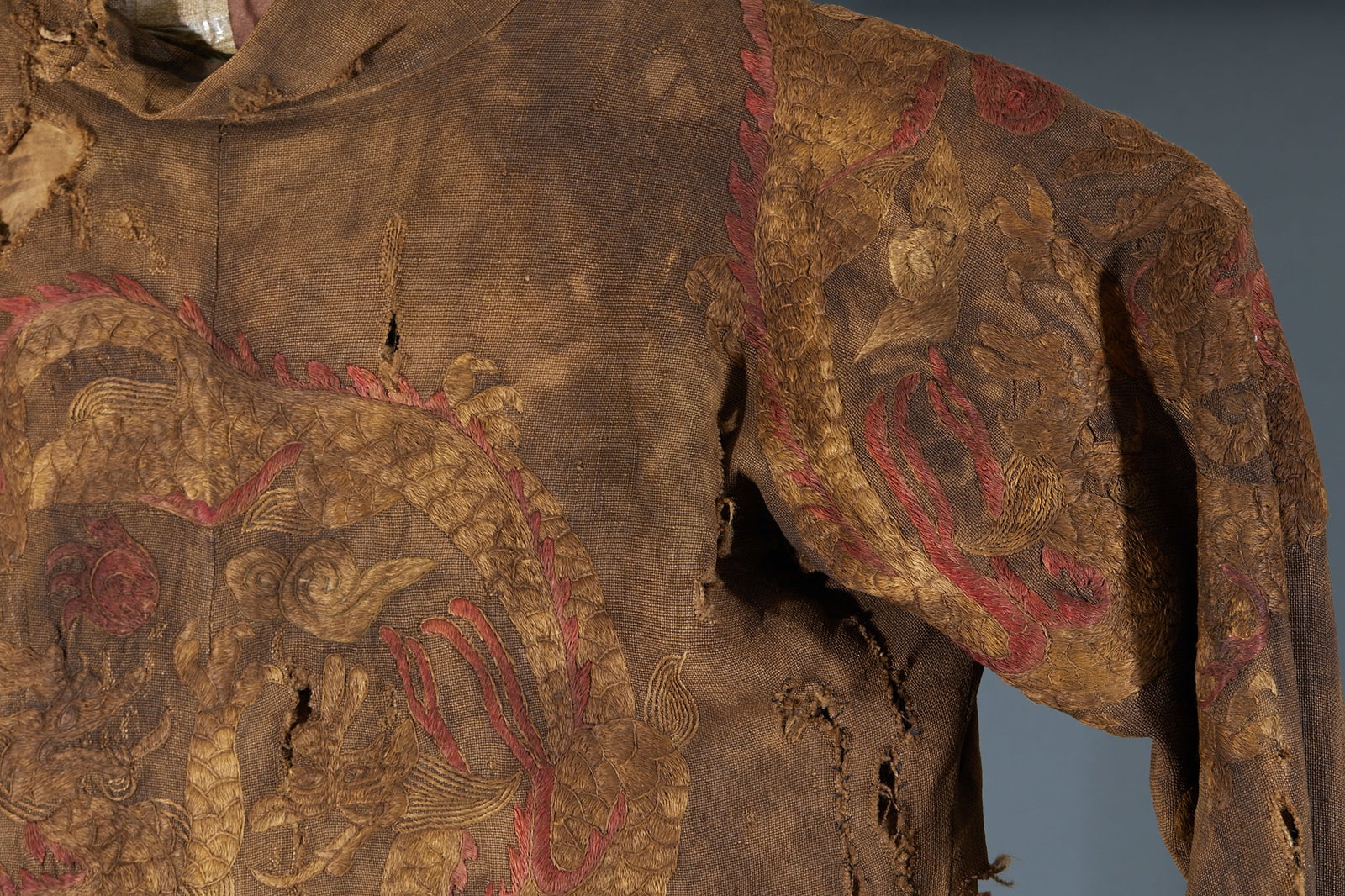 Embroidered Dragon Robe - 9