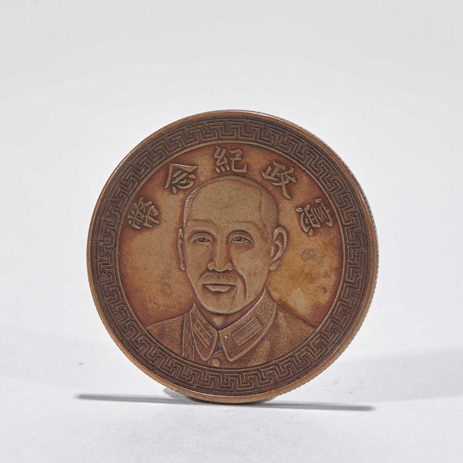 Republic of China Twenty-Five Years Coin: Republic Twenty-Five Year Coin: Silver minted with standard neat casting, clear surface patterns and inscriptions, natural aged patina. Diameter 4cm, weight 27g. Republican circulation commemorative c