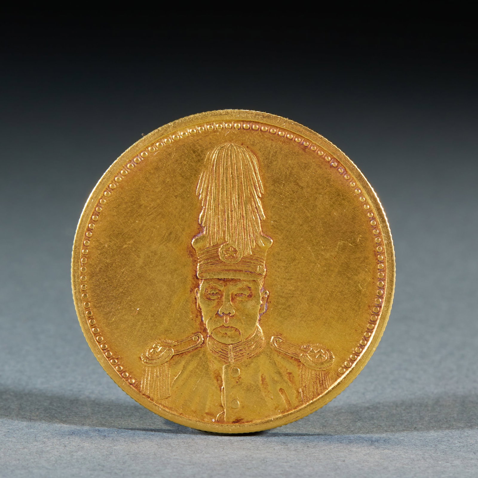 Gilt Silver Republic of China Commemorative Coin: Silver-Gilt Republic Commemorative Coin: Silver-gilt minted with clear portrait, neat standard casting and fine workmanship. Diameter 4cm, weight 38g. Republican commemorative coin with profound