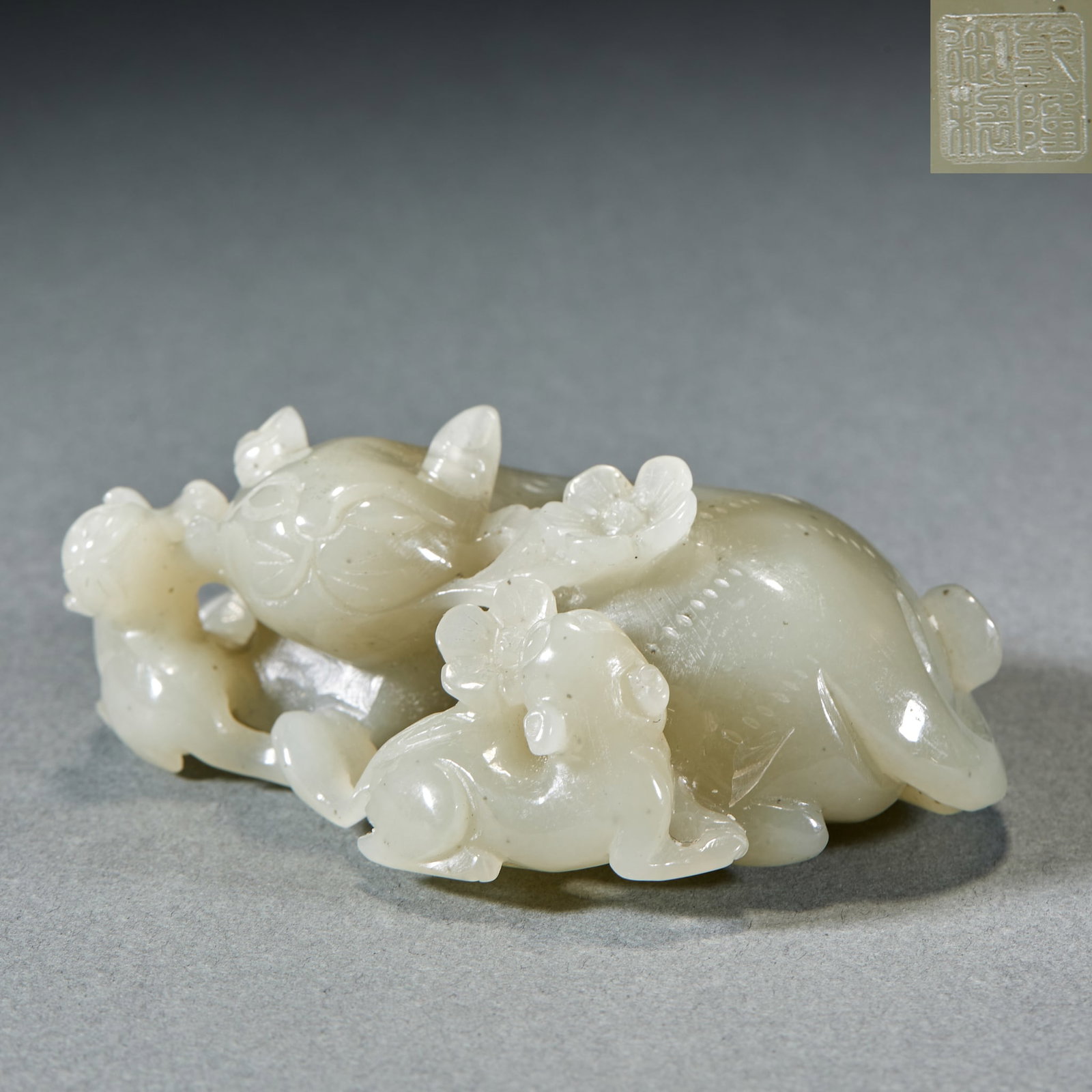 Qing Dynasty Hetian Jade Longevity and Prosperity Hand Piece: Qing Hetian Jade “Cat & Butterfly Blessing Longevity” Hand Piece: Fine mild Hetian jade, round-carved cat and butterfly motif symbolizing prosperity and longevity, vivid natural carving