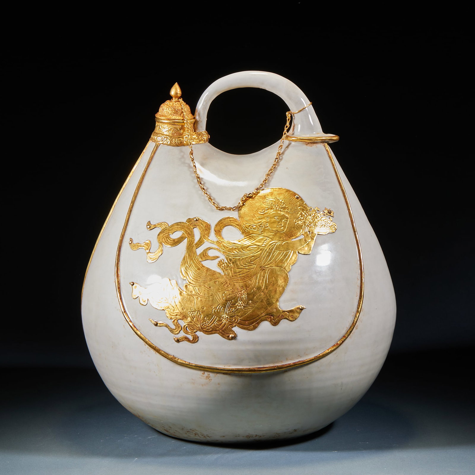 Liao-Jin Khitan Figure Leather Bag Pot: Liao-Jin Khitan Figure Leather Bag Pot: Porcelain crafted imitating Khitan ethnic leather bag pot shape, body painted with vivid Khitan figure patterns and distinct national artistic style. Height