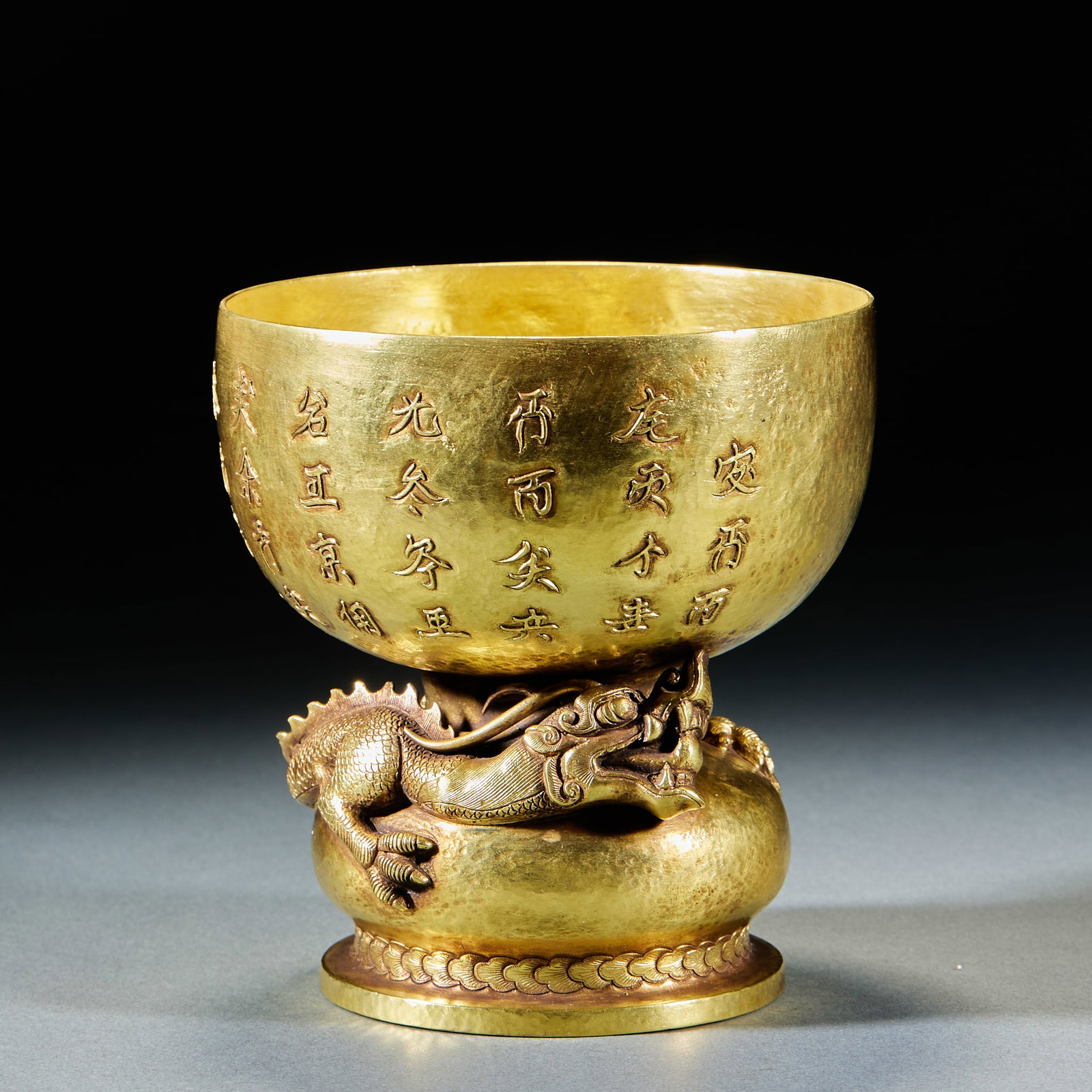Gold Cup with Panlong Base and Poem Inscription, Liao-Jin Period: Liao-Jin Gold Dragon Seat Poem Cup: Solid pure gold crafted with genuine fine quality, body chased with poetic inscriptions, base decorated with coiled dragon patterns, exquisite workmanship and digni