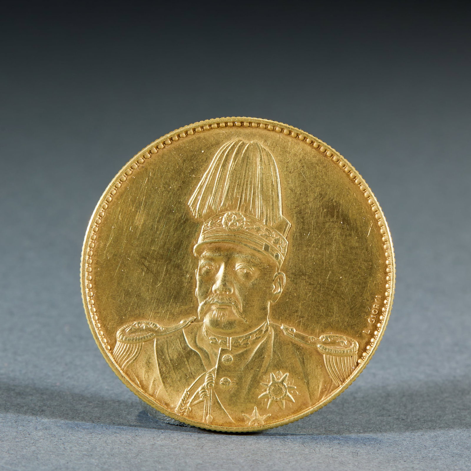 Empire of China Hongning Era Gold Coin: Chinese Empire Hongning Era Gold Coin: Pure gold minted with neat standard casting, clear surface patterns and inscriptions, regular formal design. Diameter 4cm, weight 37g. Modern commemorative gold 