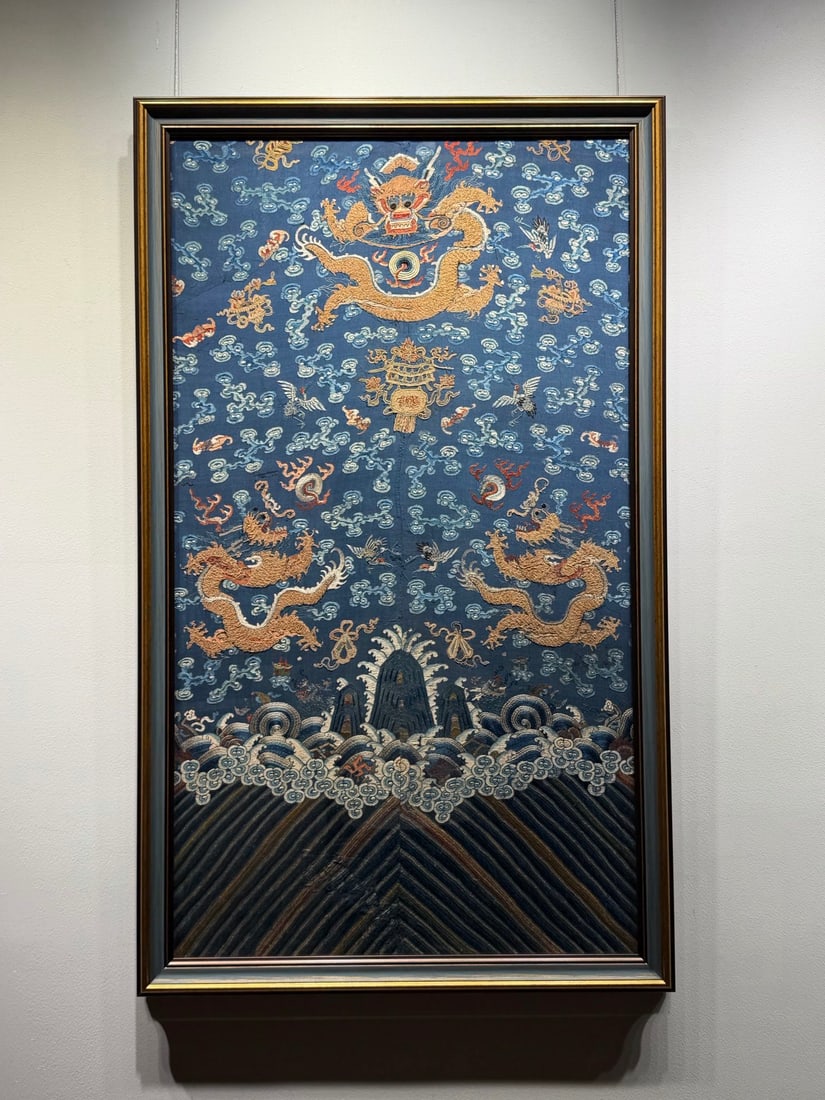 Mid-Qing Dynasty Dragon Pattern Su Embroidery Fine Hanging Screen (1 of 9)