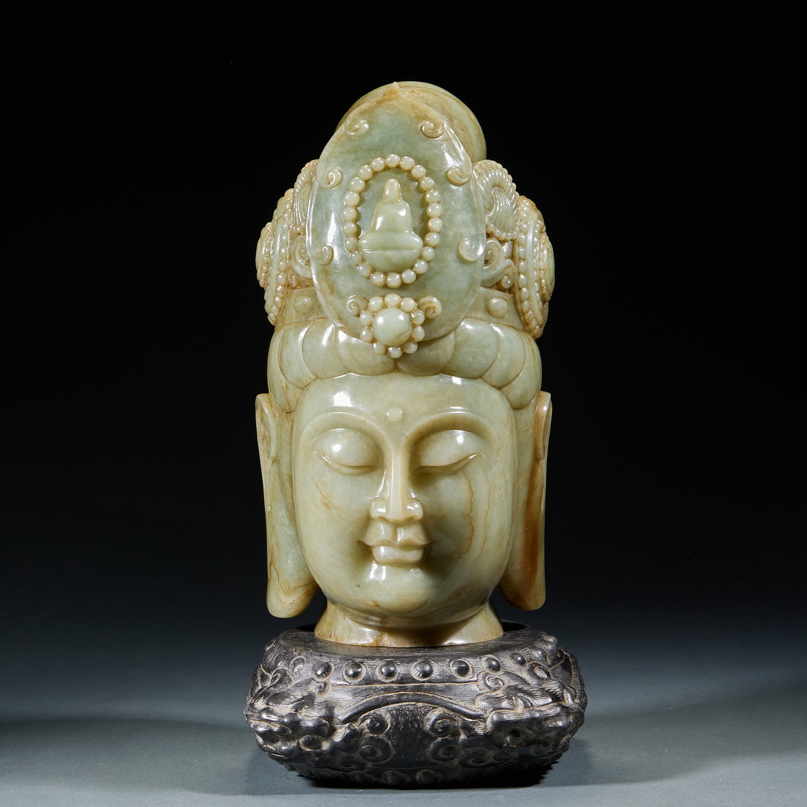 Hetian Jade Guanyin Head: Hetian Jade Guanyin Head: High-quality mild Hetian jade carved Guanyin head with merciful facial features and exquisite detailed headdress ornamentation. Height 24cm, length 13.5cm, width 14cm,