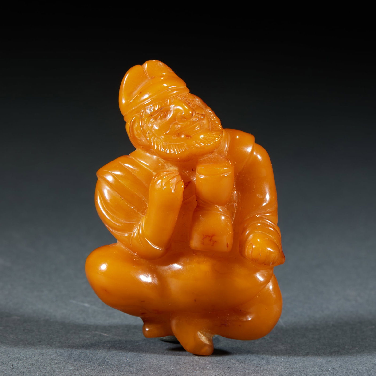Amber Hu Figure: Amber Hu Figure Ornament: Mild warm amber texture carved with vivid lifelike Hu ethnic figure shape, compact exquisite design. Height 5.5cm, length 3.6cm, width 2cm, weight 16g. Small ancient amber or
