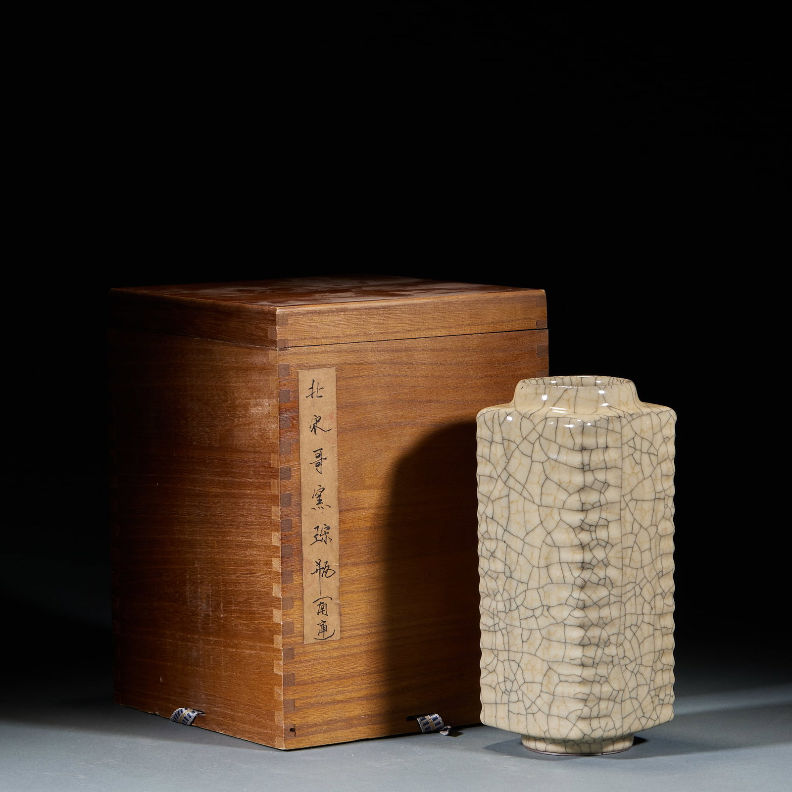 Northern Song Ge Kiln Cong Vase: Northern Song Ge Kiln Cong Vase: Beige glaze covered with golden-thread iron-wire crackle, imitating ancient jade cong ritual vessel form. Height 23cm, length 9.5cm, width 9.5cm. Classic Northern Song