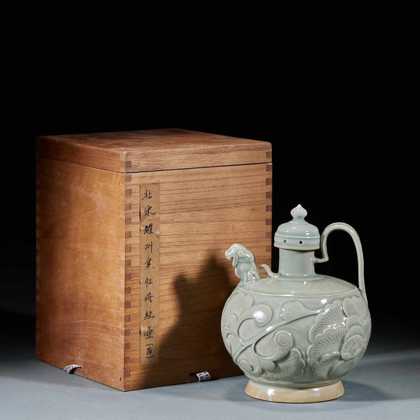 Northern Song Yaozhou Kiln Peony Pattern Pot: Northern Song Yaozhou Kiln Peony Pattern Pot: Celadon glaze carved with full layered peony patterns, lidded ewer design with exquisite smooth carving. Height 23cm, diameter 17cm. Premium Northern Song