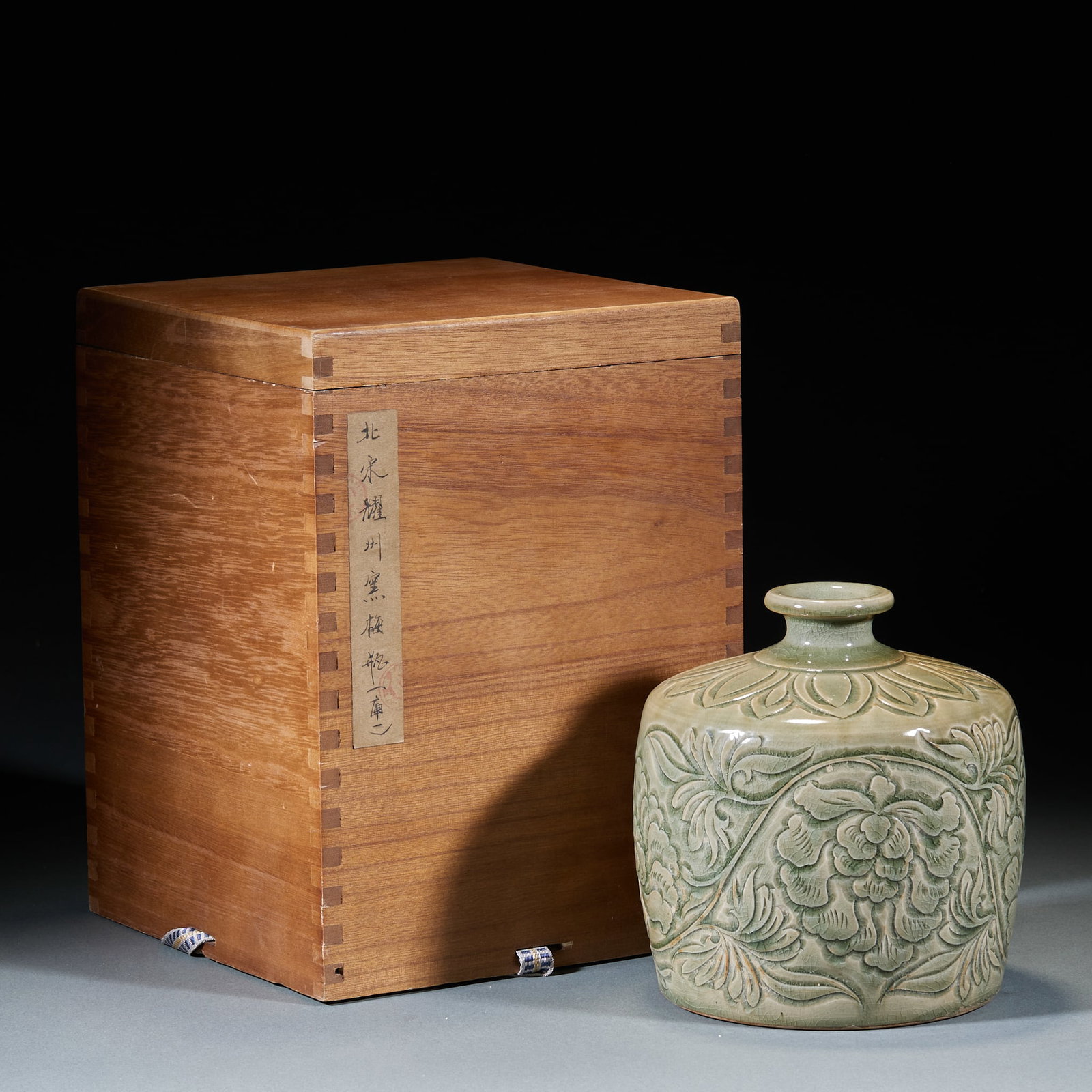 Northern Song Yaozhou Kiln Plum Vase: Northern Song Yaozhou Kiln Plum Vase: Celadon glaze carved with interlocking floral patterns, full plump vessel body. Height 16cm, diameter 15cm. Classic Northern Song Yaozhou celadon with fluent carv