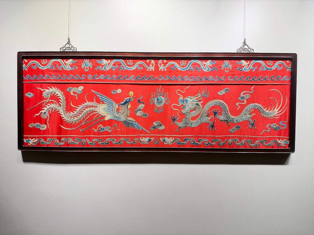 Late Qing and Republic of China Su Embroidery Dragon and Phoenix Auspicious Omen: Late Qing and Republic Period Suzhou Embroidery "Dragon and Phoenix Bringing Prosperity": Adopting Suzhou embroidery flat stitch and gold coiling stitch on red satin, embroidered with dragon, phoenix 