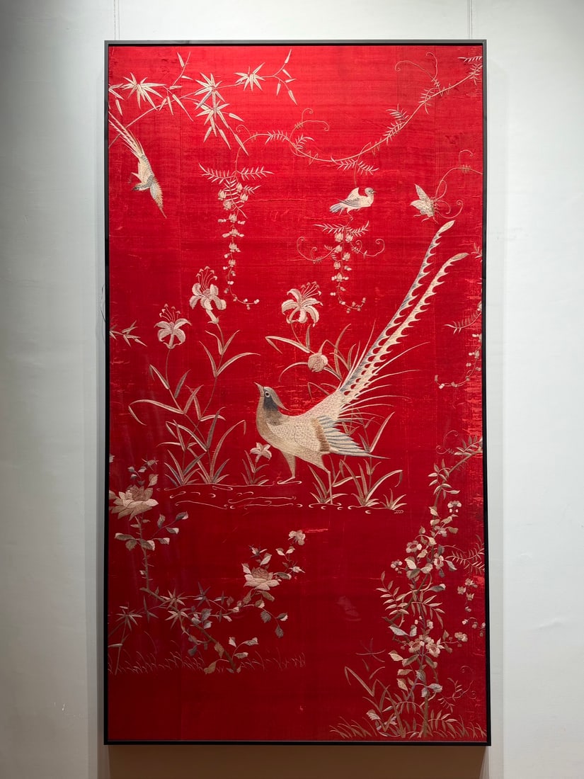 Cantonese Embroidery Flower and Bird Great Auspicious Picture: Cantonese Embroidery Flower and Bird "Great Auspiciousness Painting": Embroidered with flower, bird, lily and flower patterns via Cantonese embroidery craft on red satin, featuring delicate stitchwork