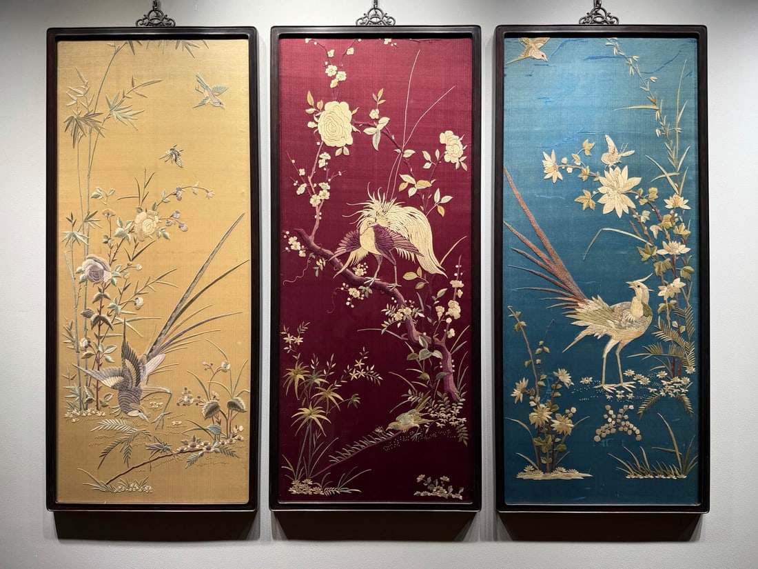 Color Ground Cantonese Embroidery Flower and Bird Three-Panel Screen: Tri-Color Ground Cantonese Embroidery Flower and Bird Three-Screen Set: Embroidered with flower, bird and bamboo patterns via Cantonese embroidery flat stitch and shading stitch on beige, red and blue