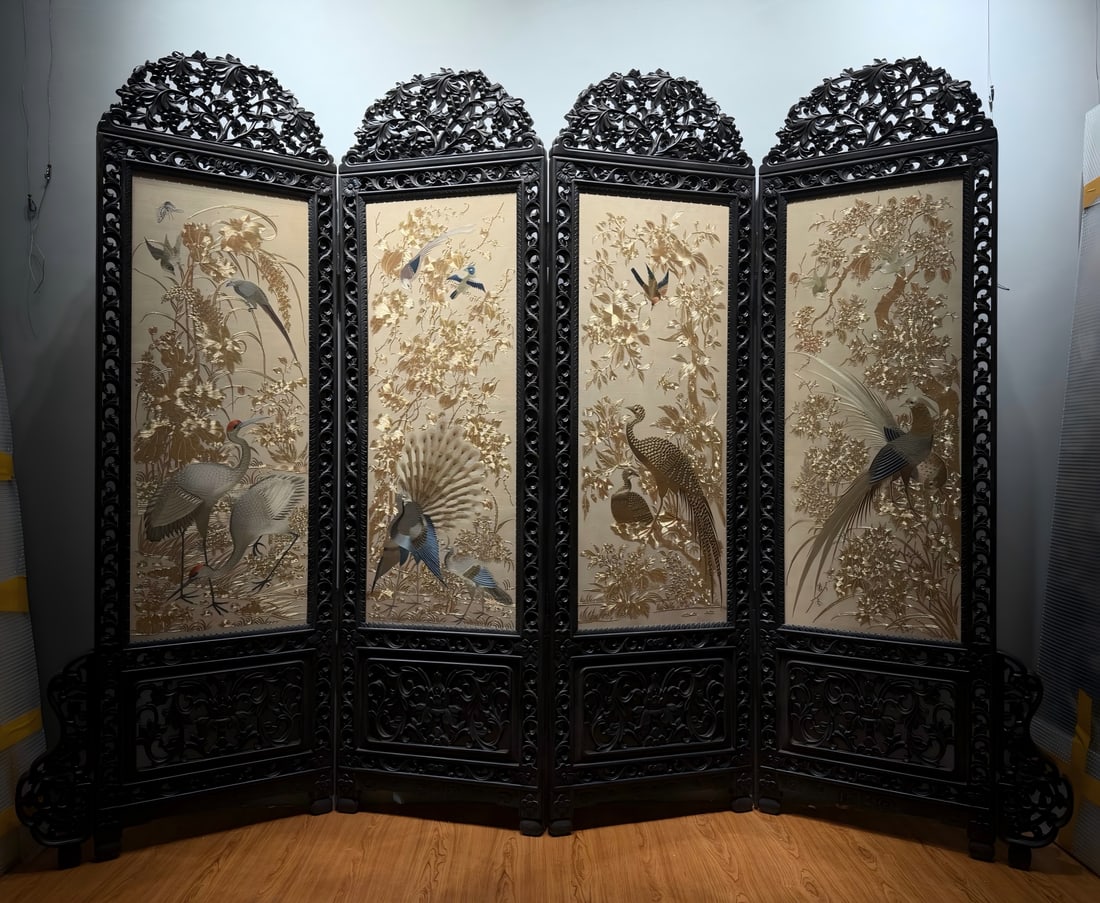 Cantonese Embroidery Flower and Bird Screen: Cantonese Embroidery Flower and Bird Screen: Embroidered with hundred bird and flower patterns via Cantonese embroidery gold coiling and shading stitch on beige satin, matched with black sandalwood ho
