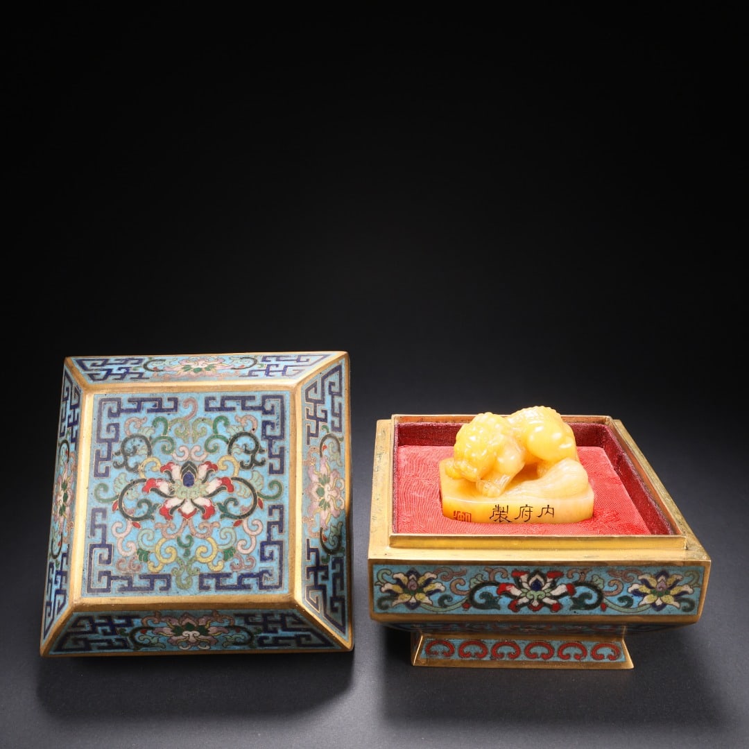 Thirty-Eighth Year of Qianlong Tianhuang Stone Auspicious Beast Button Seal, With Cloisonné Seal (1 of 9)