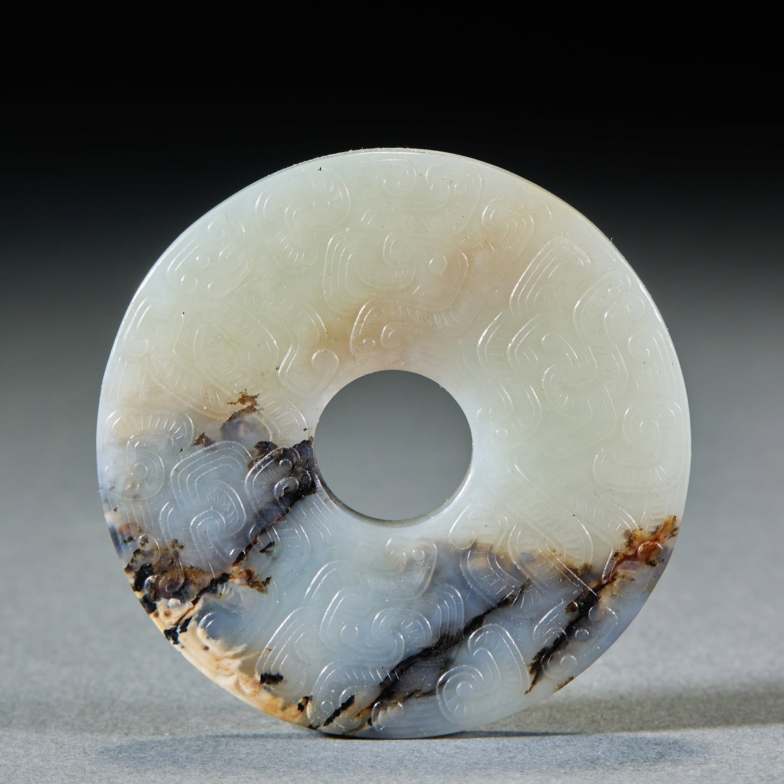 Western Zhou Dragon Pattern Jade Bi Disc: Western Zhou Dragon Pattern Jade Bi: Made of Hetian jade with red natural mottling, surface shallow carved with dragon patterns and regular shape; Diameter 5.4cm, weight 32g; A classic Western Zhou ja