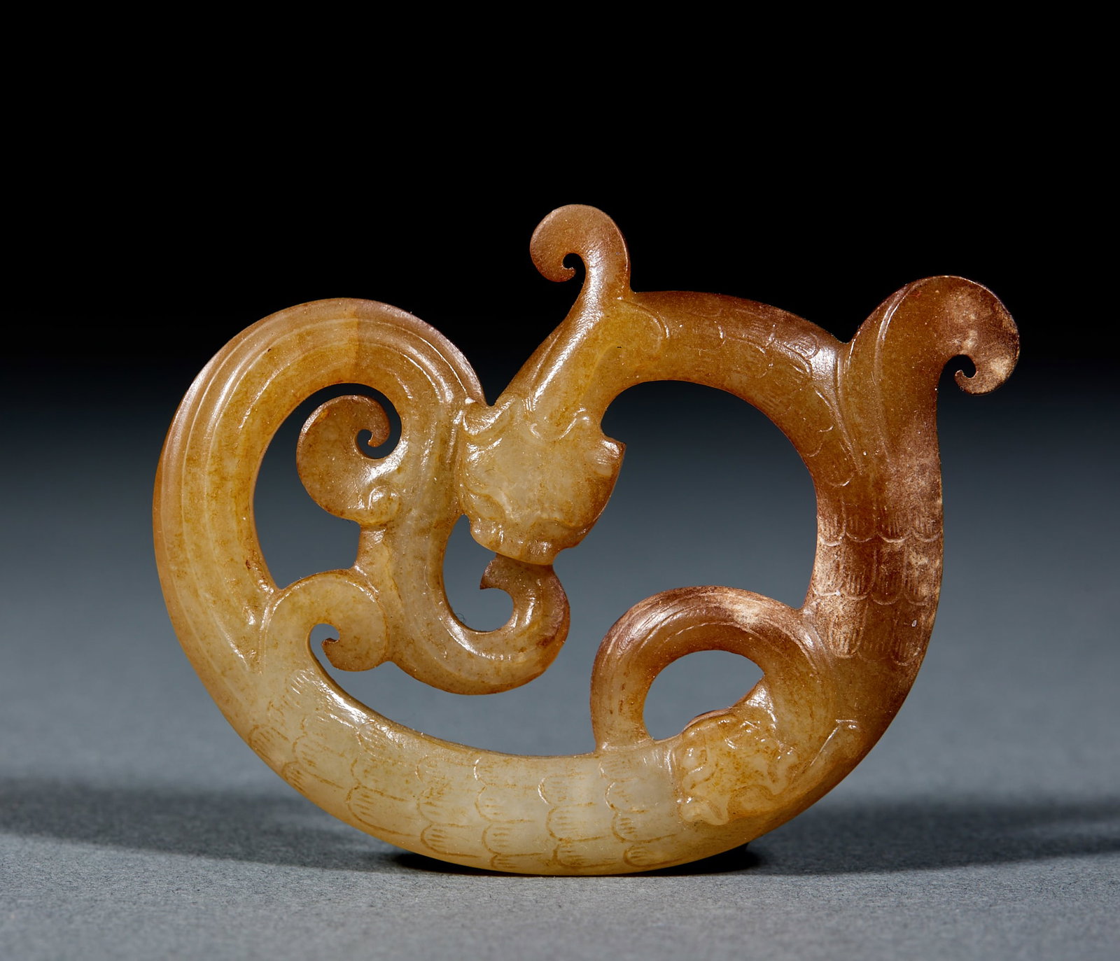 Archaic Jade Chilong: High Ancient Jade Chilong: Made of Hetian jade with red natural mottling, openwork carved with lively chilong patterns; Length 6.7cm, width 5.1cm, weight 27g; Powerful chilong design and natural jade