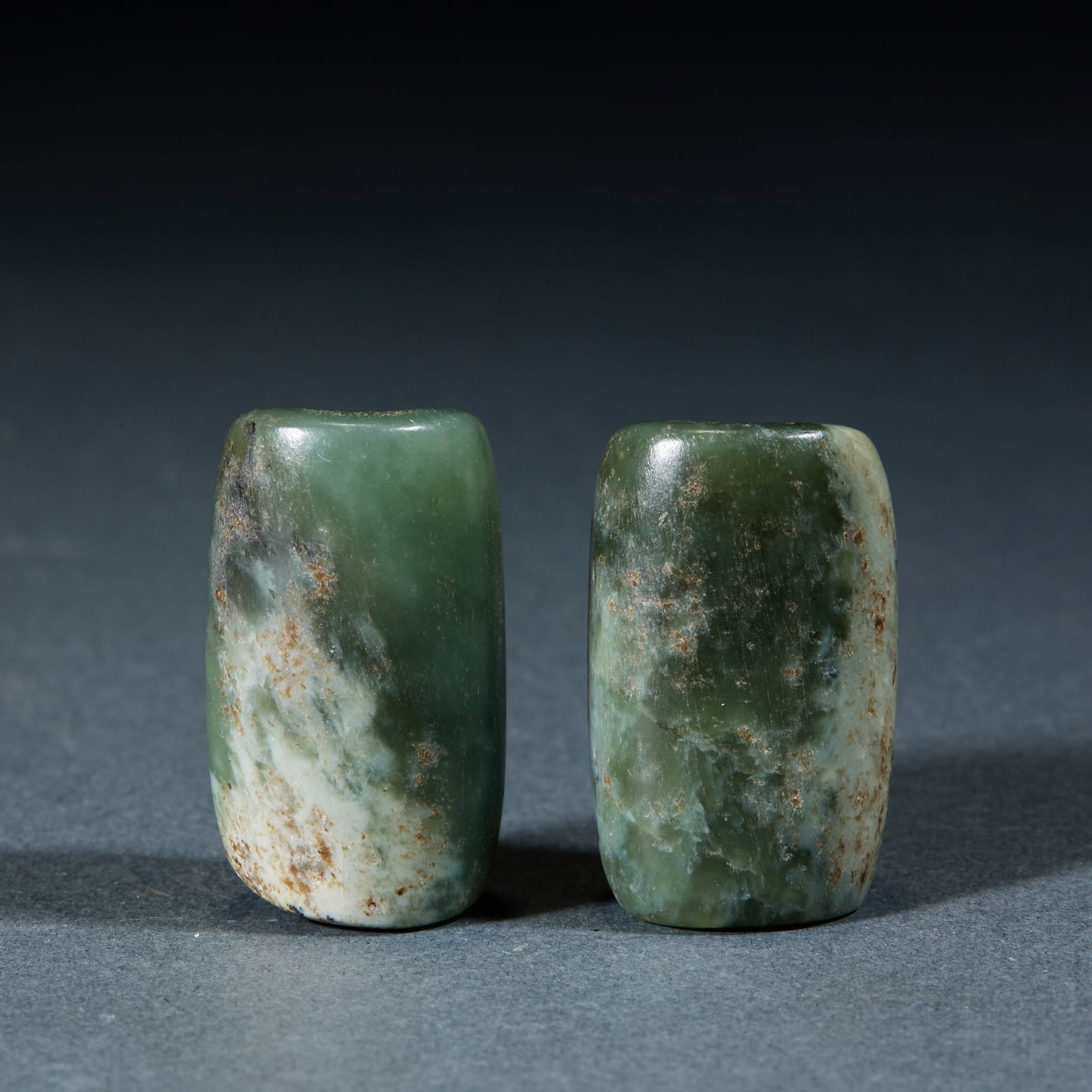 Hongshan Culture Jade Tube: Hongshan Culture Jade Lezi: Made of jade with natural mottling, long column shape and primitive texture; Length 3cm, width 1.7cm, weight 29g; A fine high ancient jade ornament with classic shape and